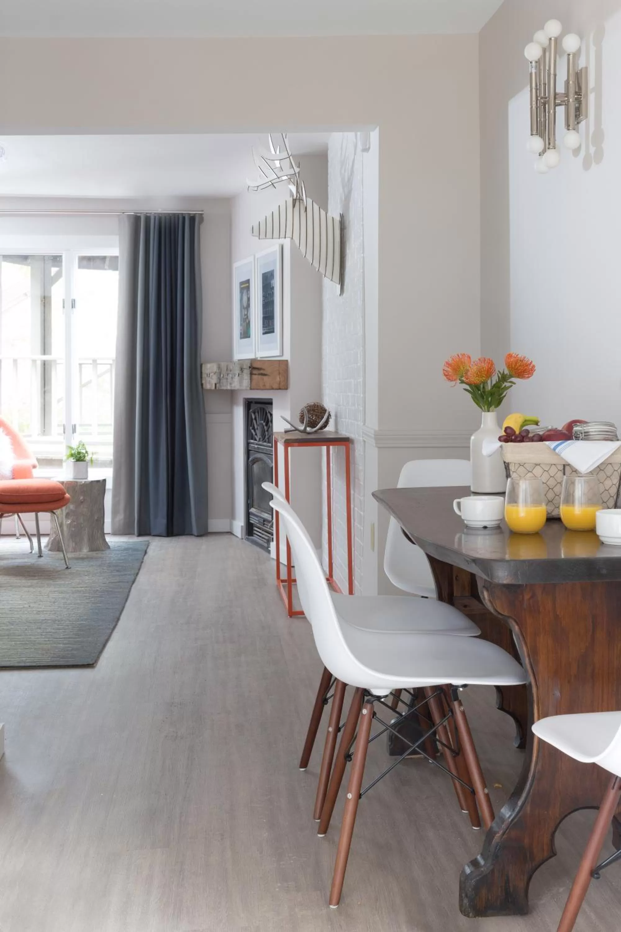 Dining area in Field Guide Lodge