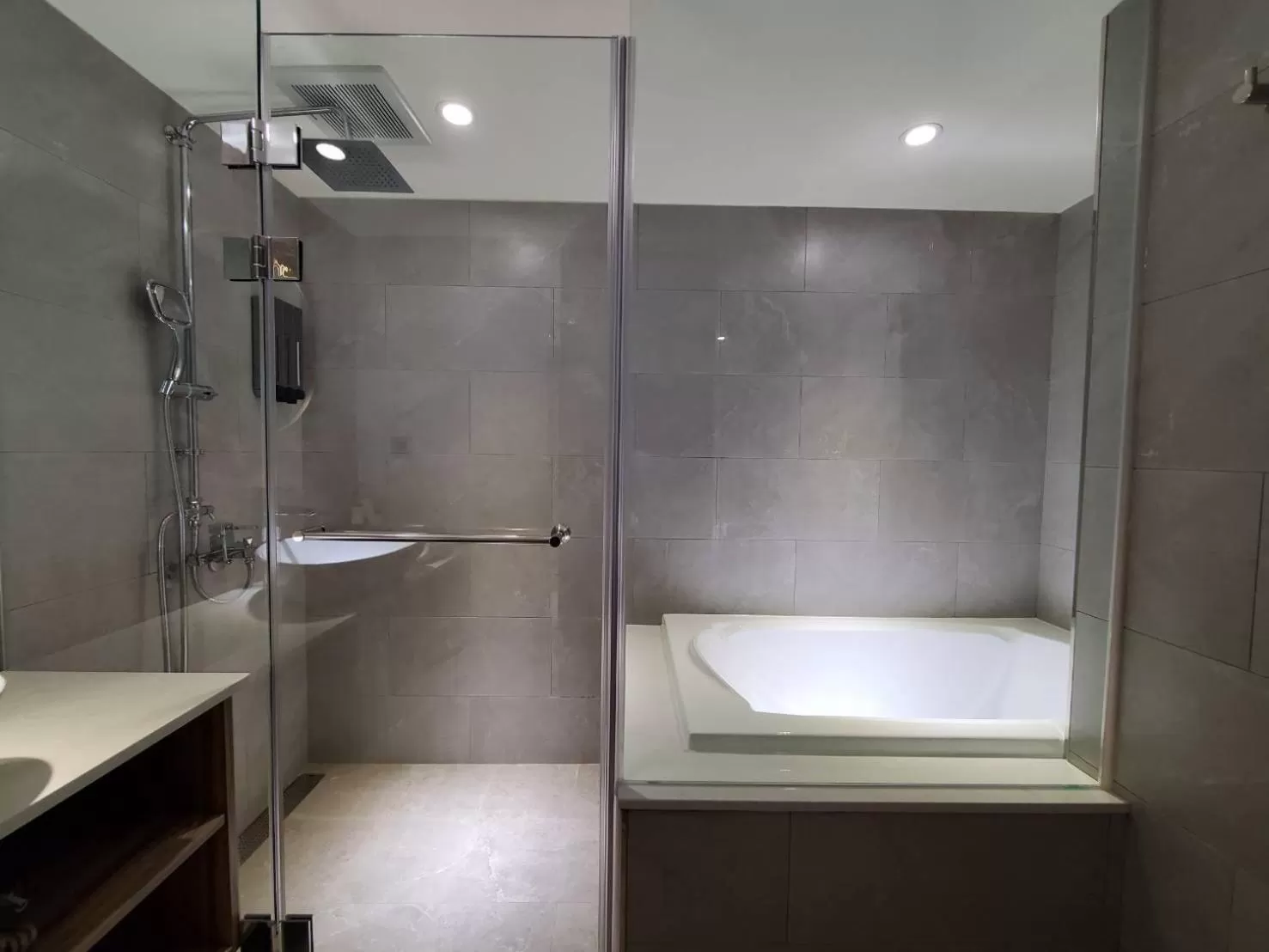 Bathroom in HINOEN Hotel