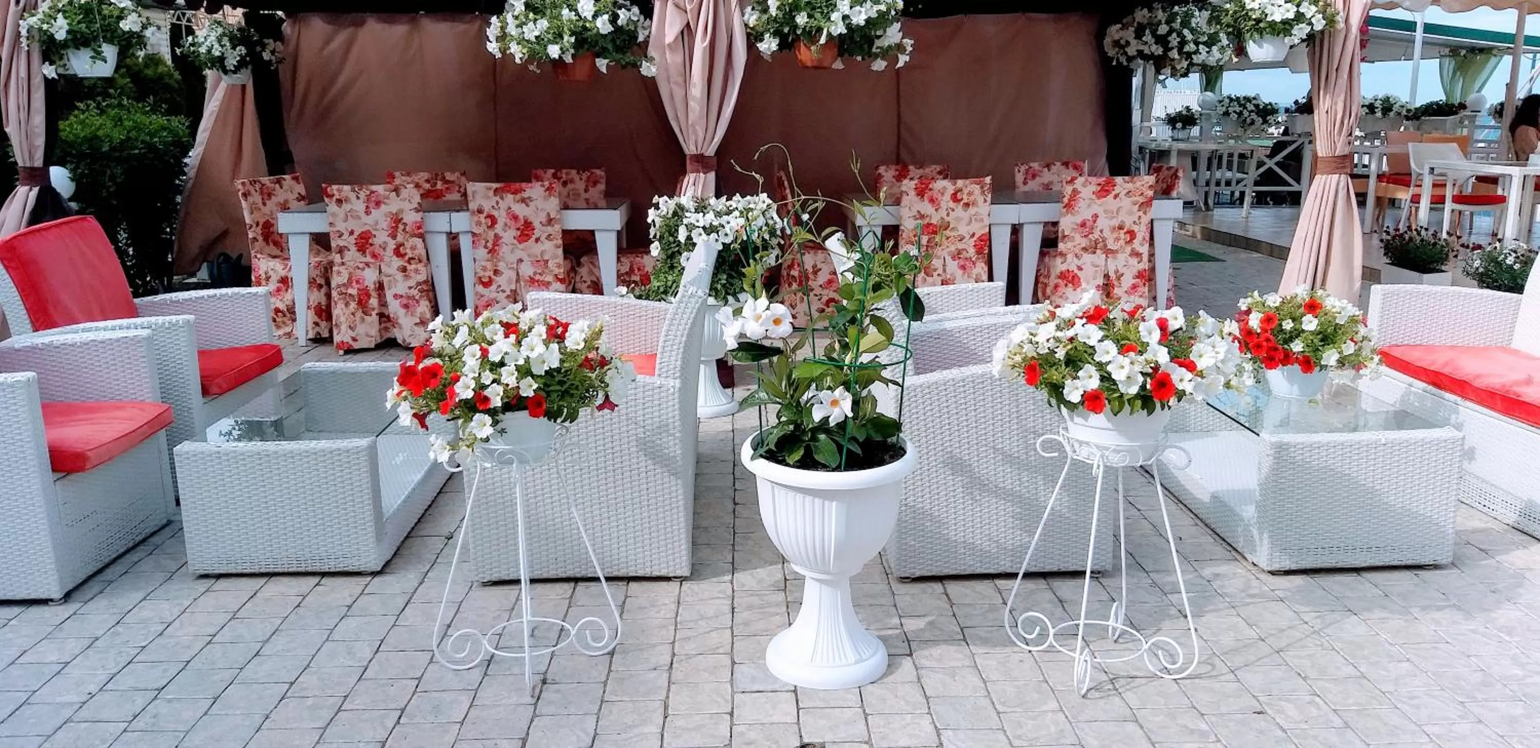 Restaurant/places to eat, Banquet Facilities in Shalanda