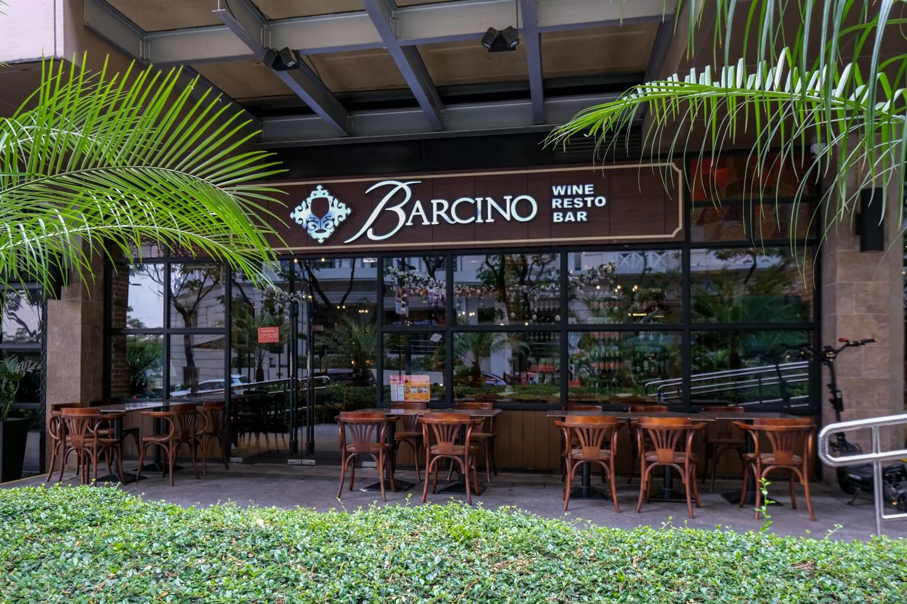 Restaurant/places to eat in 1BR Suite in Uptown BGC