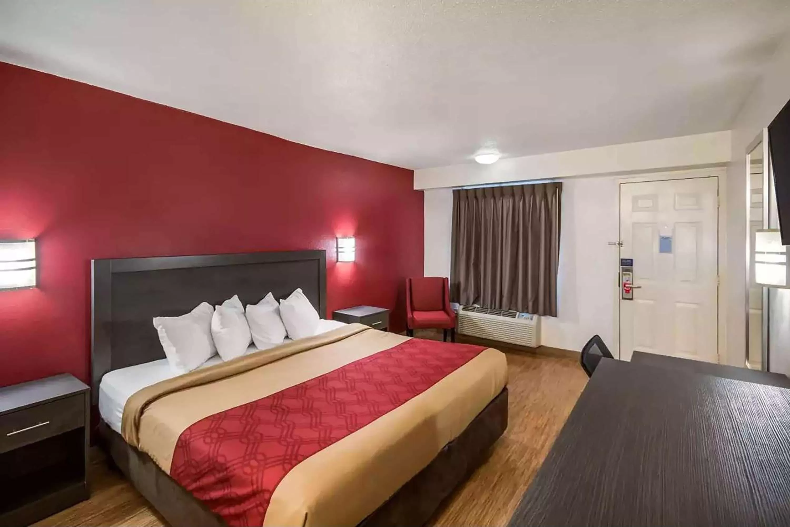 Bedroom, Bed in Days Inn by Wyndham Charleston WV
