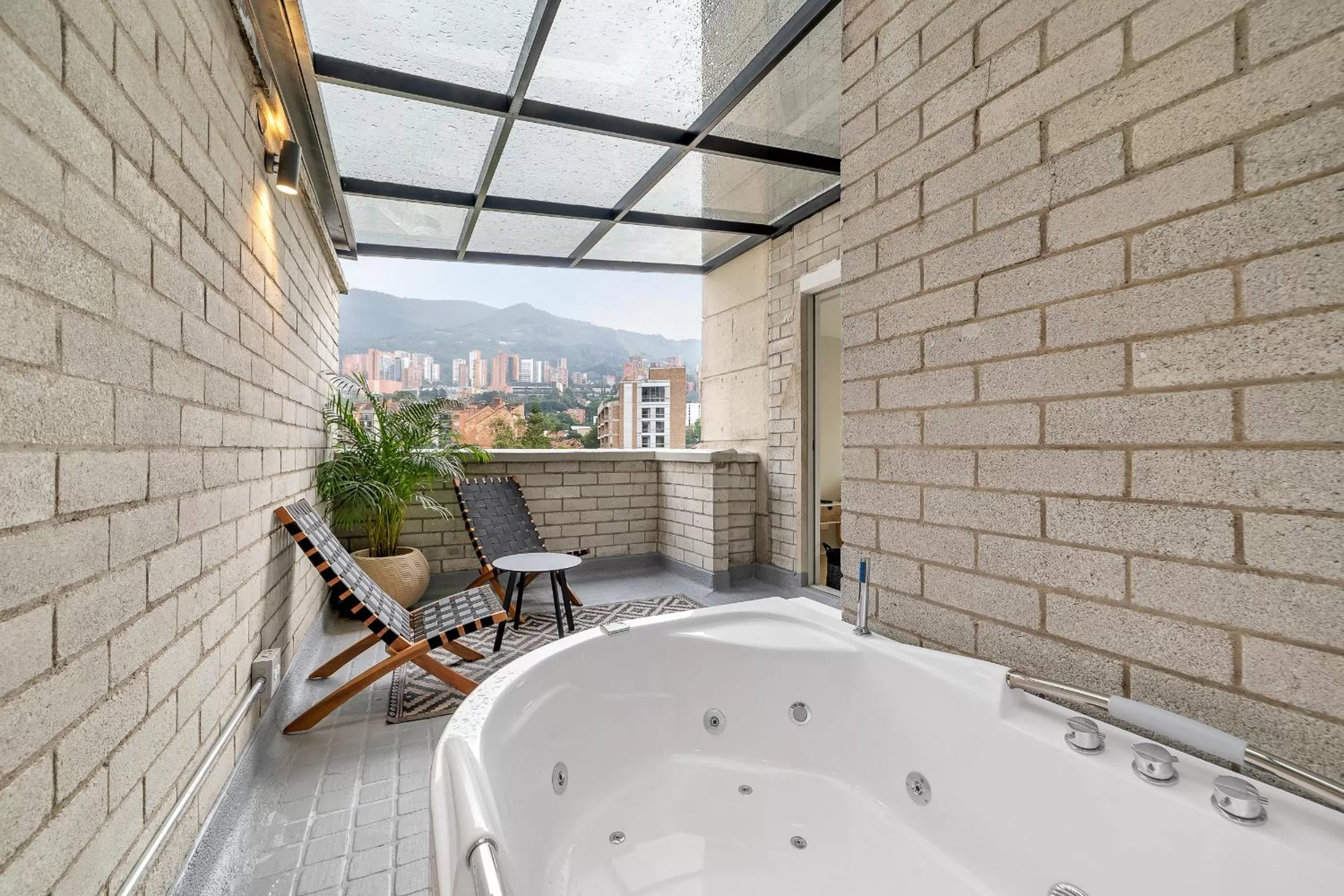 Hot Tub in Apartamentos Poblado Alejandría by HOUSY HOST