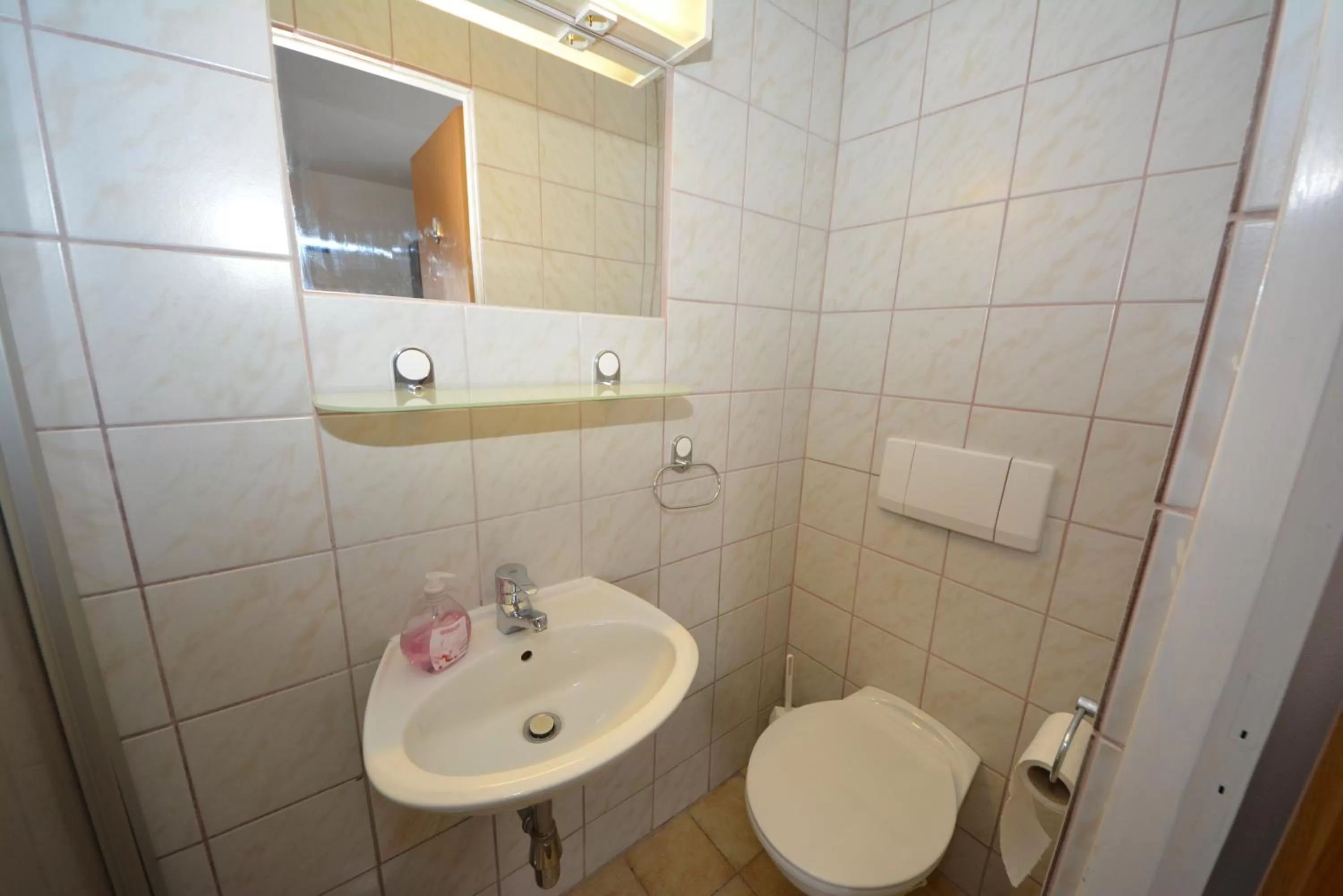 Bathroom in Haus Irmgard by Châtel Reizen