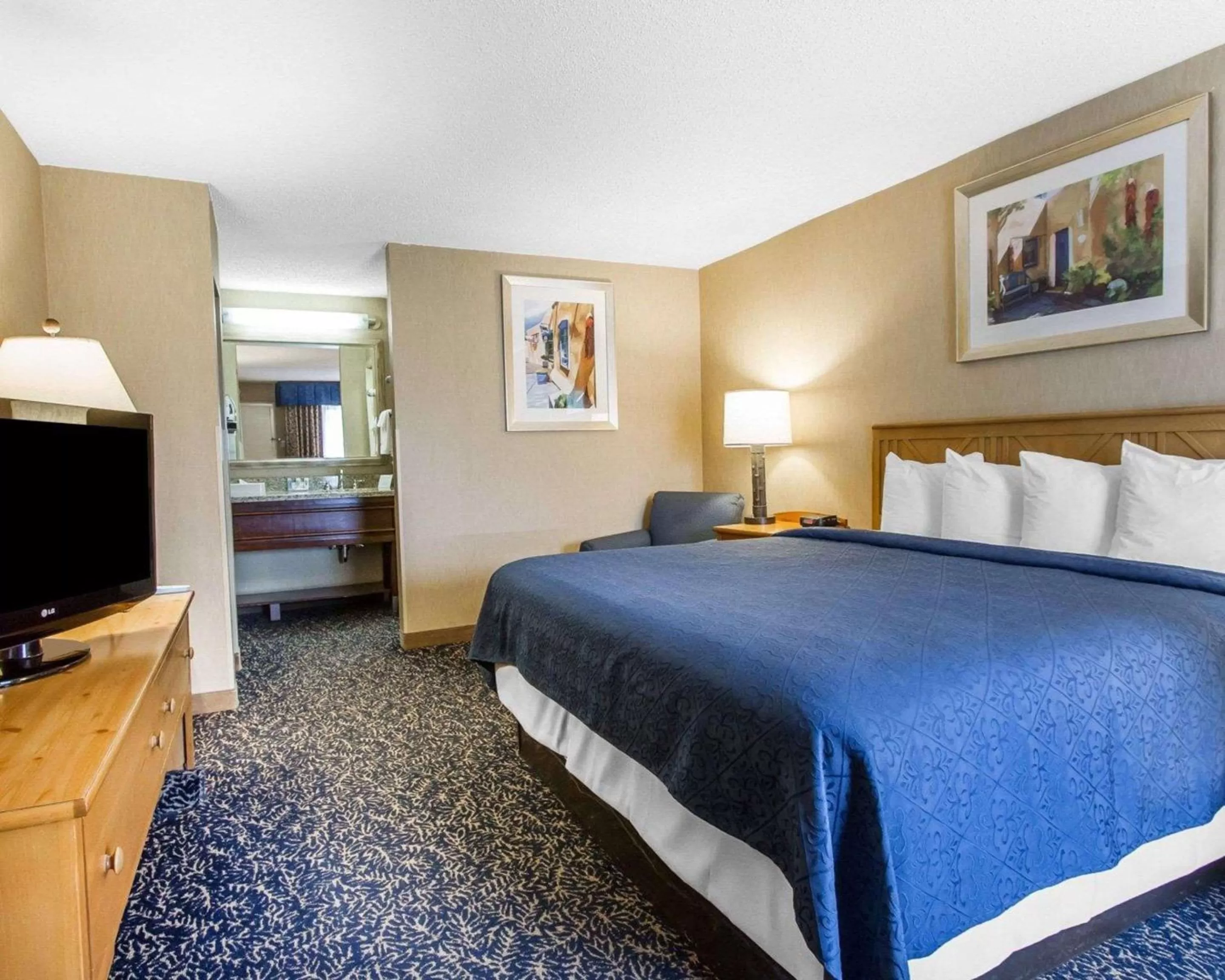 Photo of the whole room, Bed in Quality Inn Deming