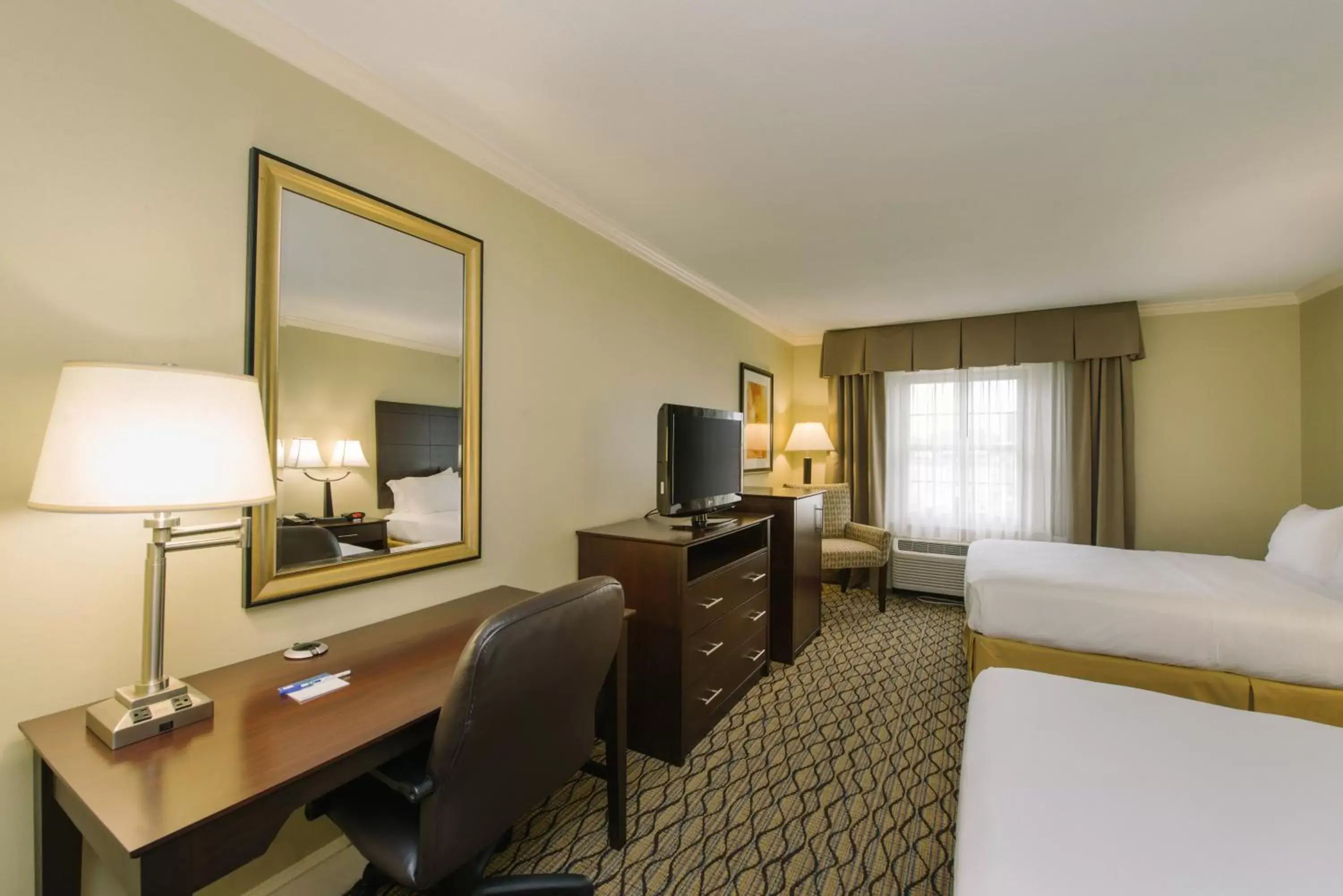 Queen Room with Two Queen Beds - Hearing Accessible/Non-Smoking in Holiday Inn Express and Suites Merrimack, an IHG Hotel Queen Room with Two Queen Beds - Hearing Accessible/Non-Smoking in Holiday Inn Express and Suites Merrimack, an IHG Hotel