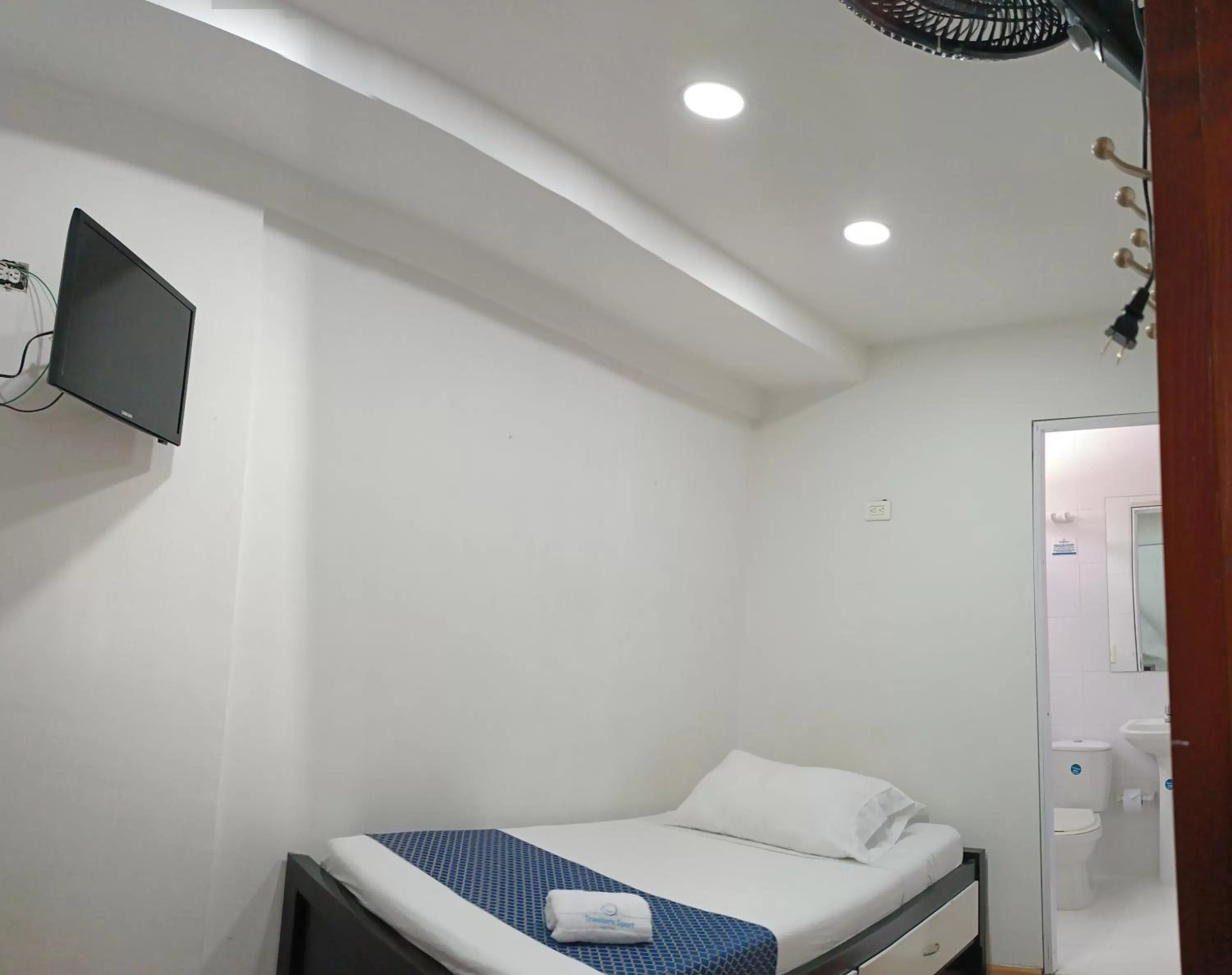 Bed in Hotel Travelers Sport