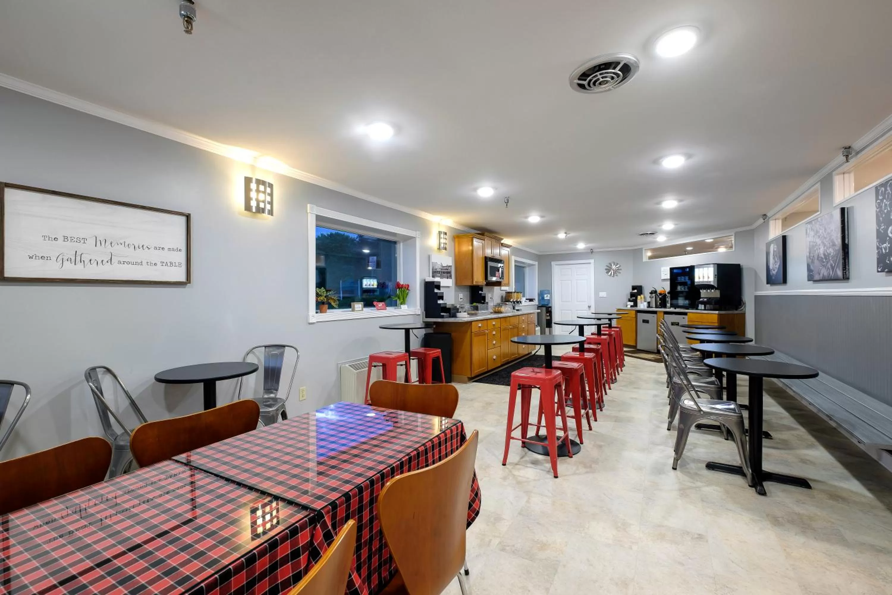 Breakfast in Red Roof Inn and Suites Herkimer