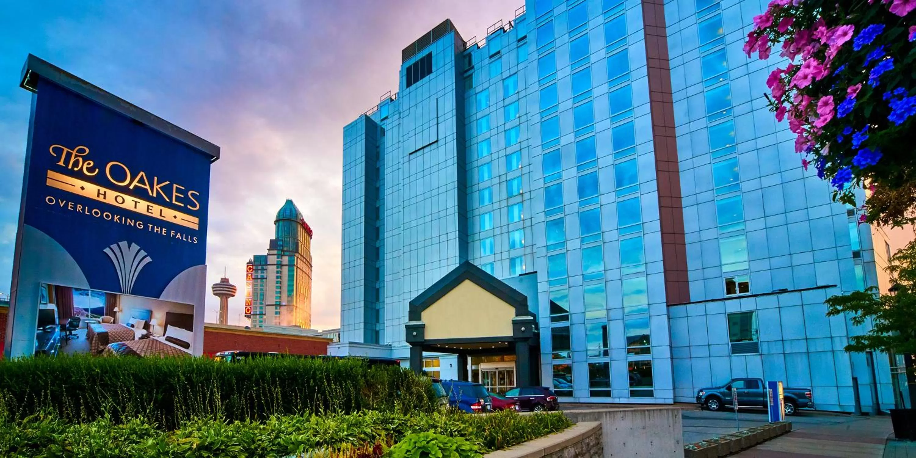 Facade/entrance in The Oakes Hotel Overlooking the Falls