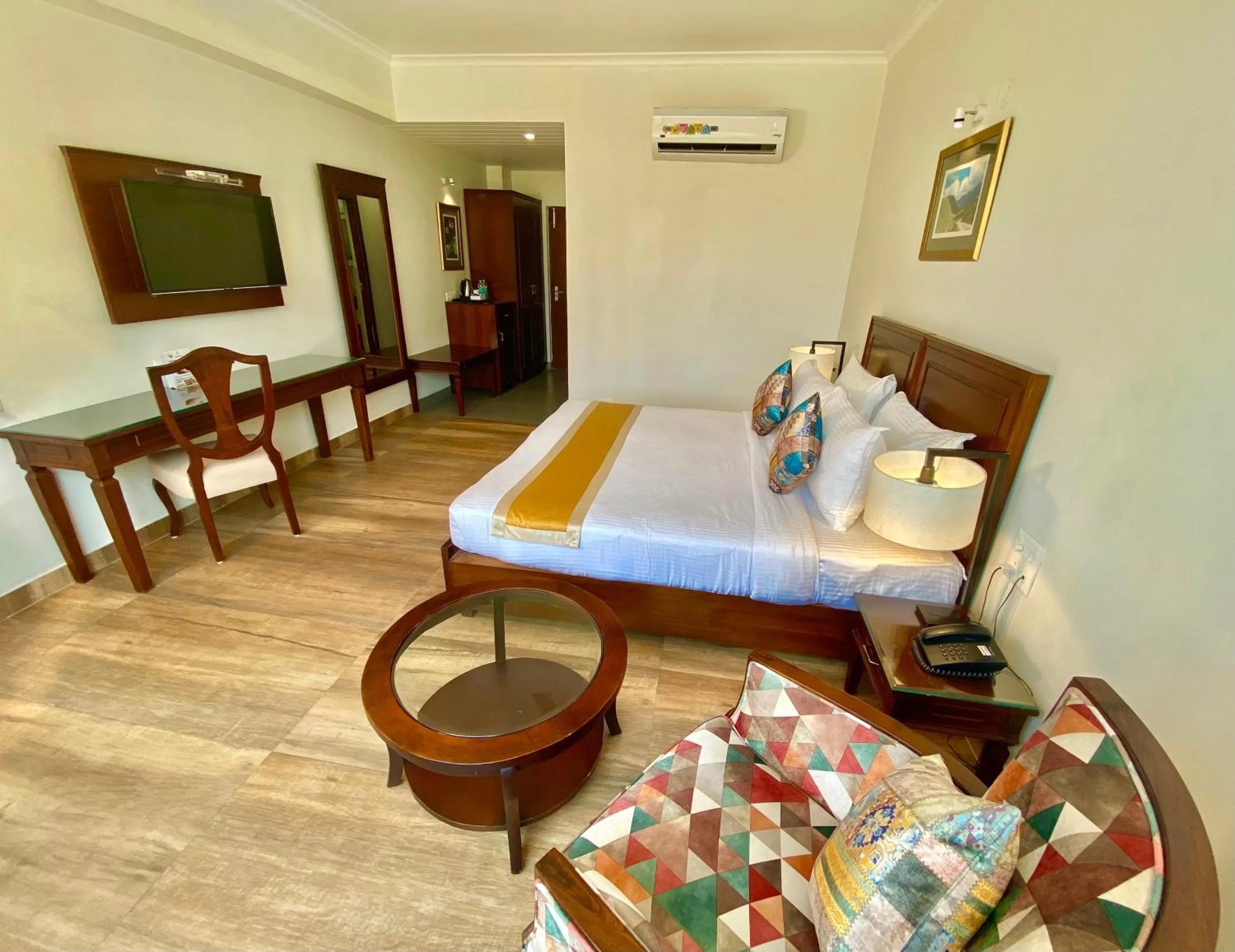 Living room, Bed in Hotel Green View - Behind Pramarth Niketan