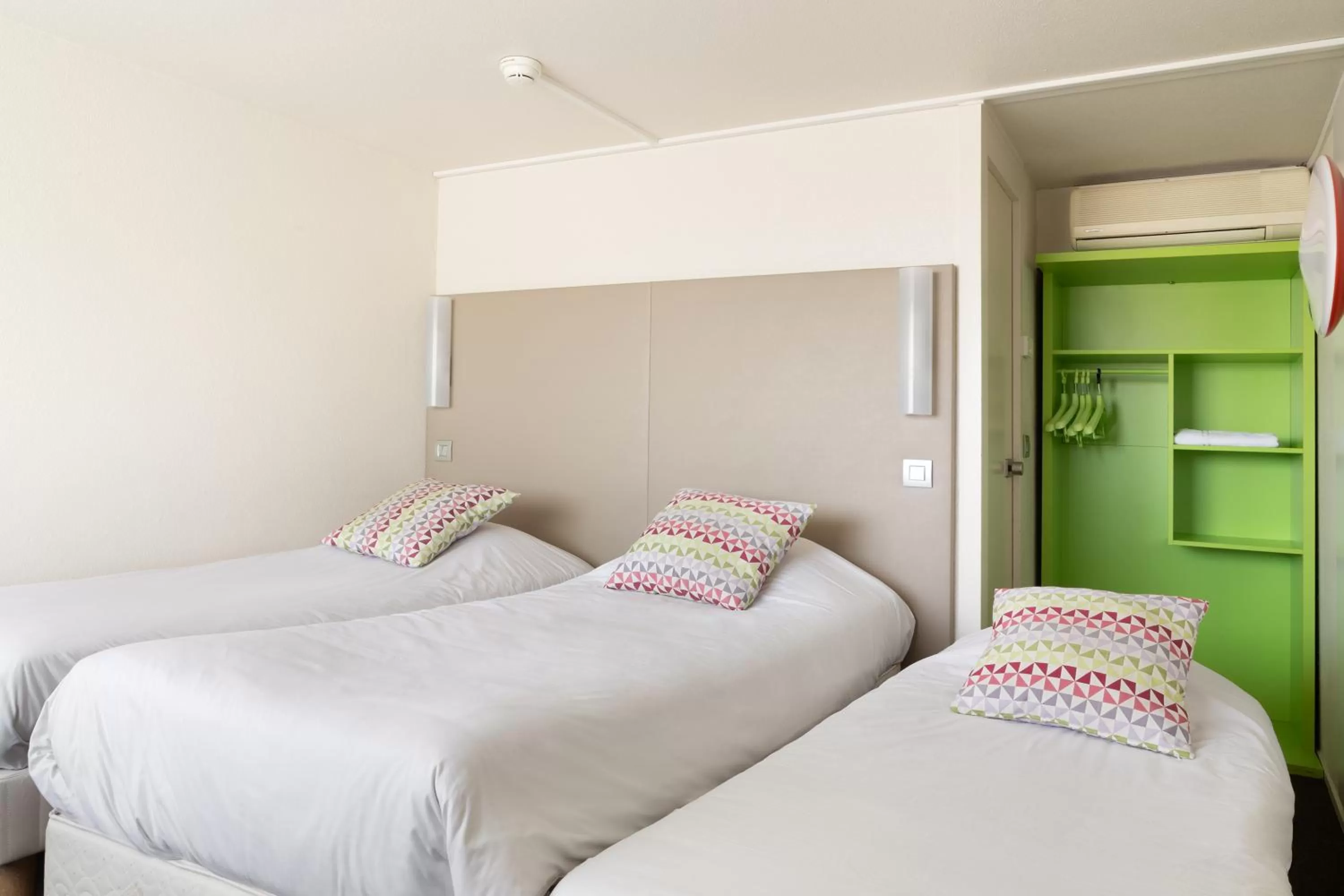 Photo of the whole room, Bed in Campanile Dole