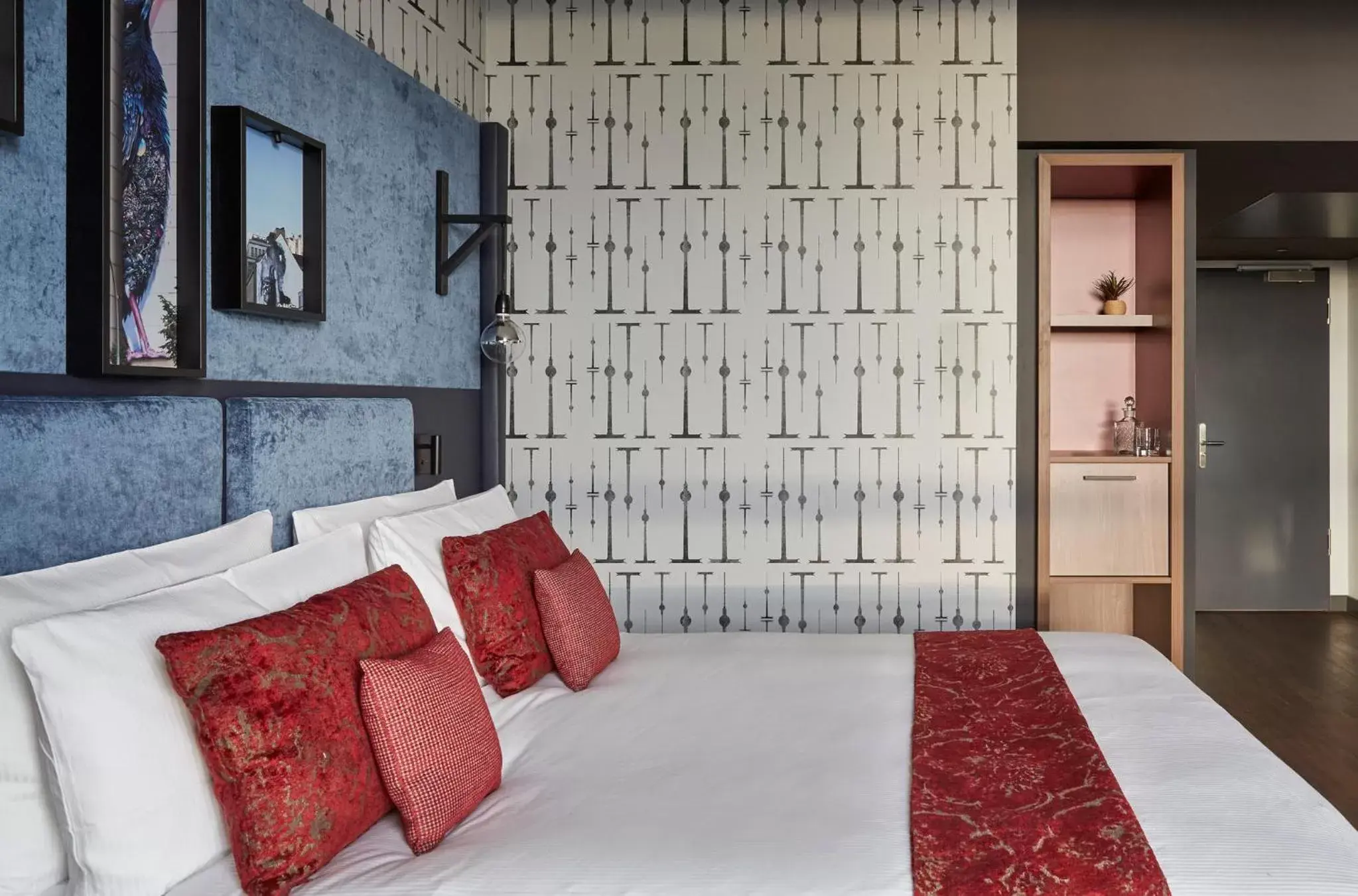 Standard Room in Hotel Indigo Berlin - East Side Gallery Standard Room in Hotel Indigo Berlin - East Side Gallery