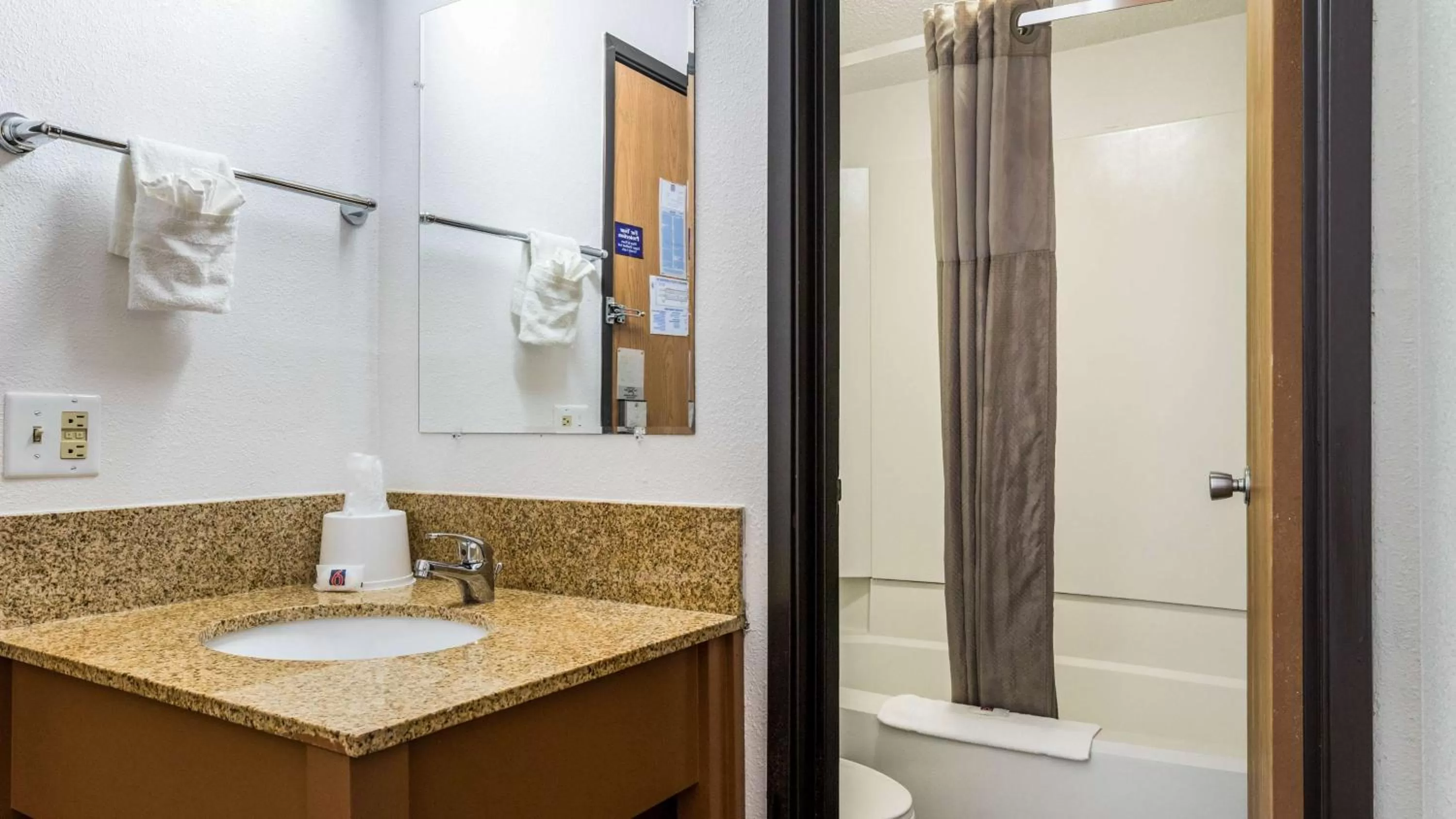 Bathroom in Motel 6-Elk Grove Village, IL