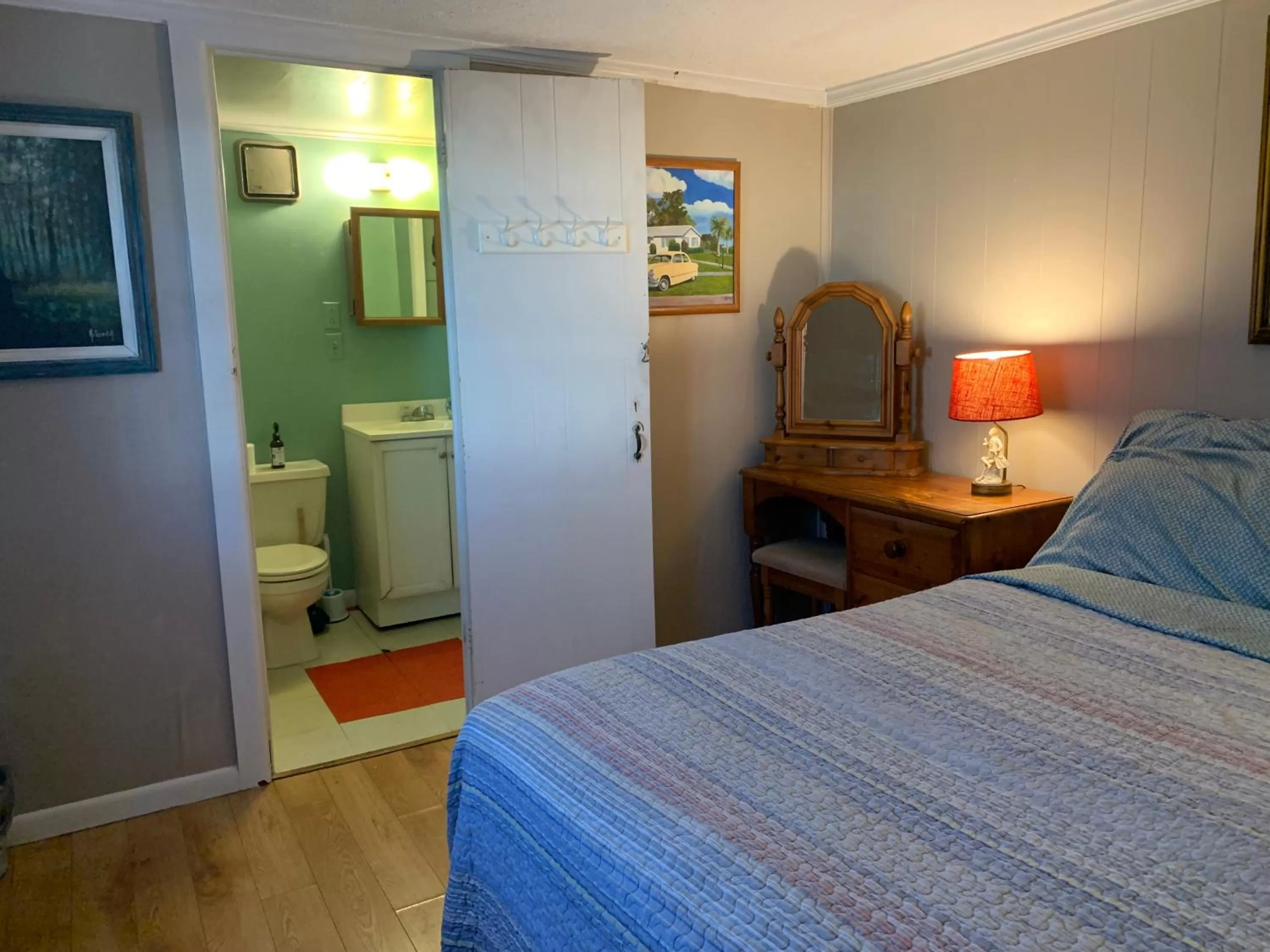 Bedroom, Bed in Nature Coast Inn & Cottages