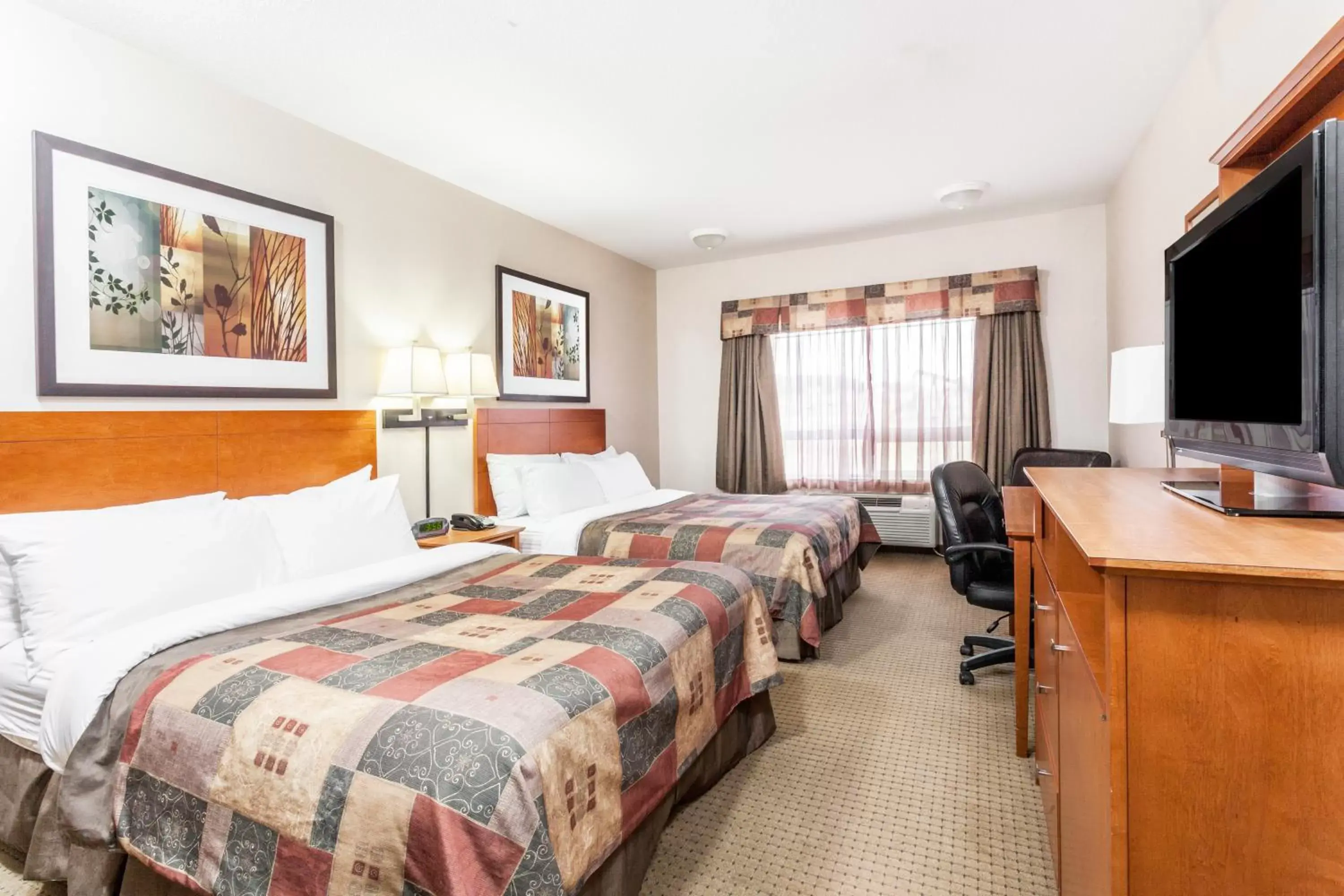 Deluxe Queen Studio with Two Queen Beds - Non-Smoking in Ramada by Wyndham Drayton Valley Deluxe Queen Studio with Two Queen Beds - Non-Smoking in Ramada by Wyndham Drayton Valley