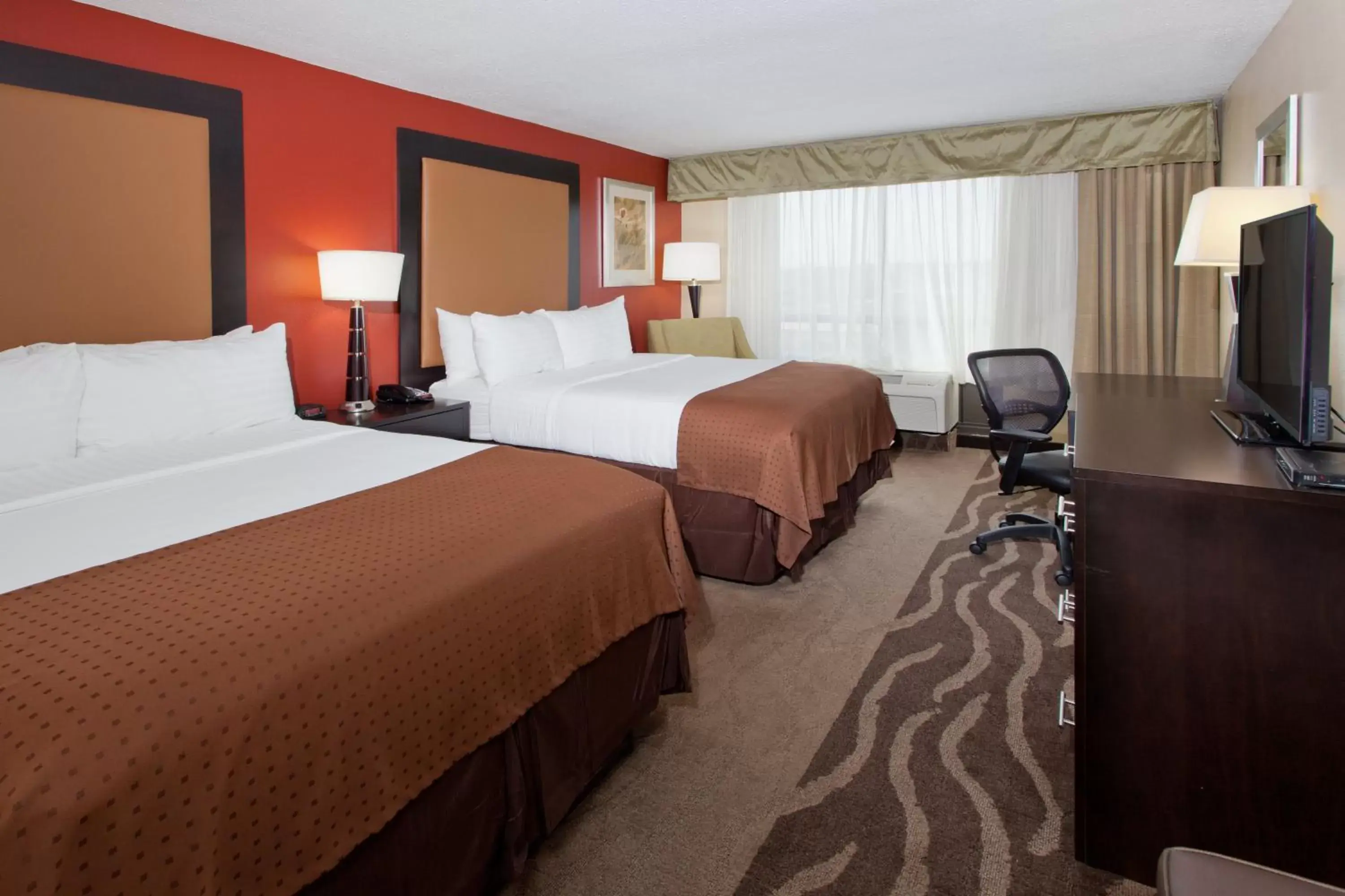 Standard Queen Room with Two Queen Beds in Holiday Inn Shreveport Downtown by IHG Standard Queen Room with Two Queen Beds in Holiday Inn Shreveport Downtown by IHG