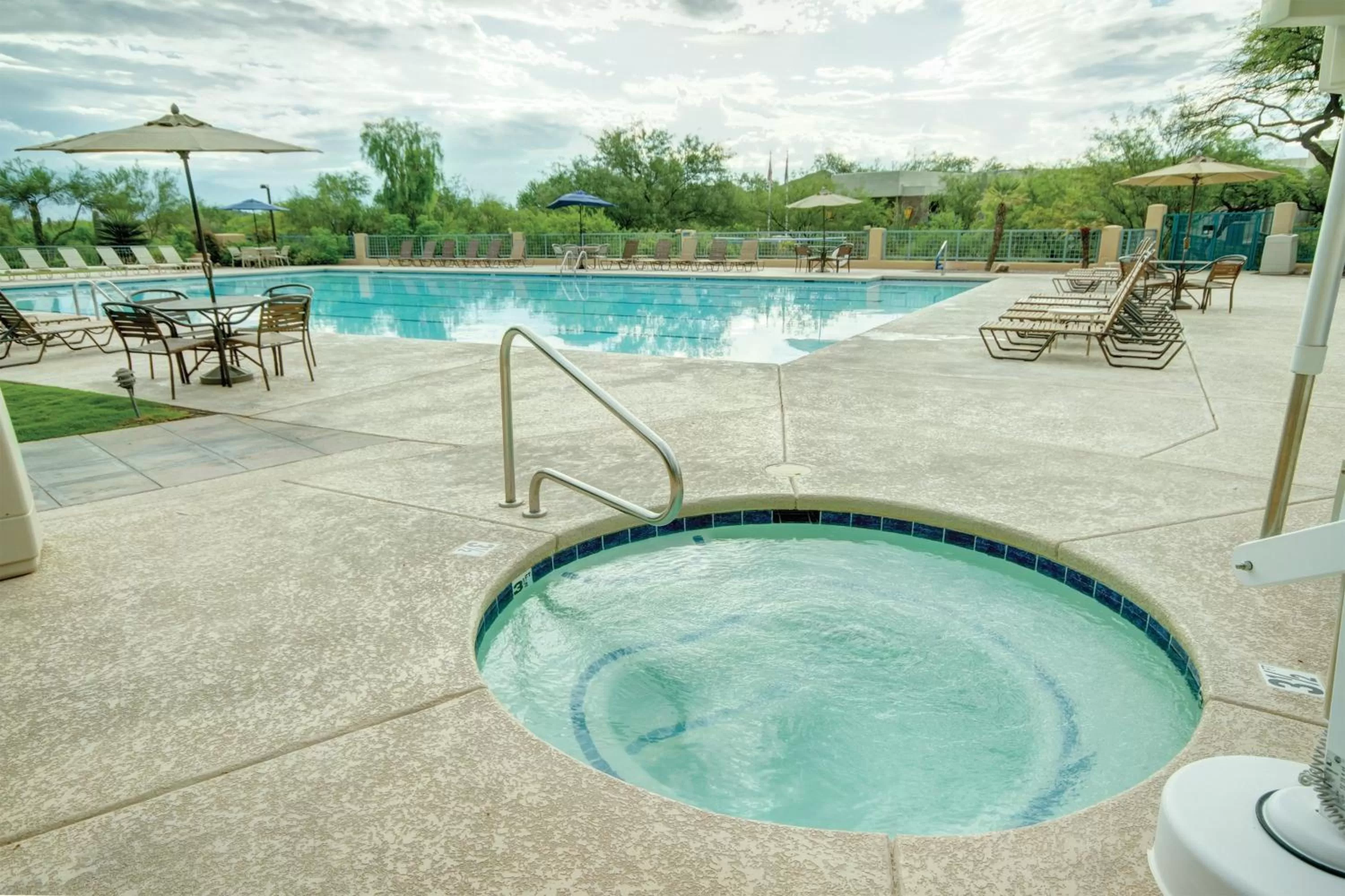 Swimming pool in Starr Pass Golf Suites