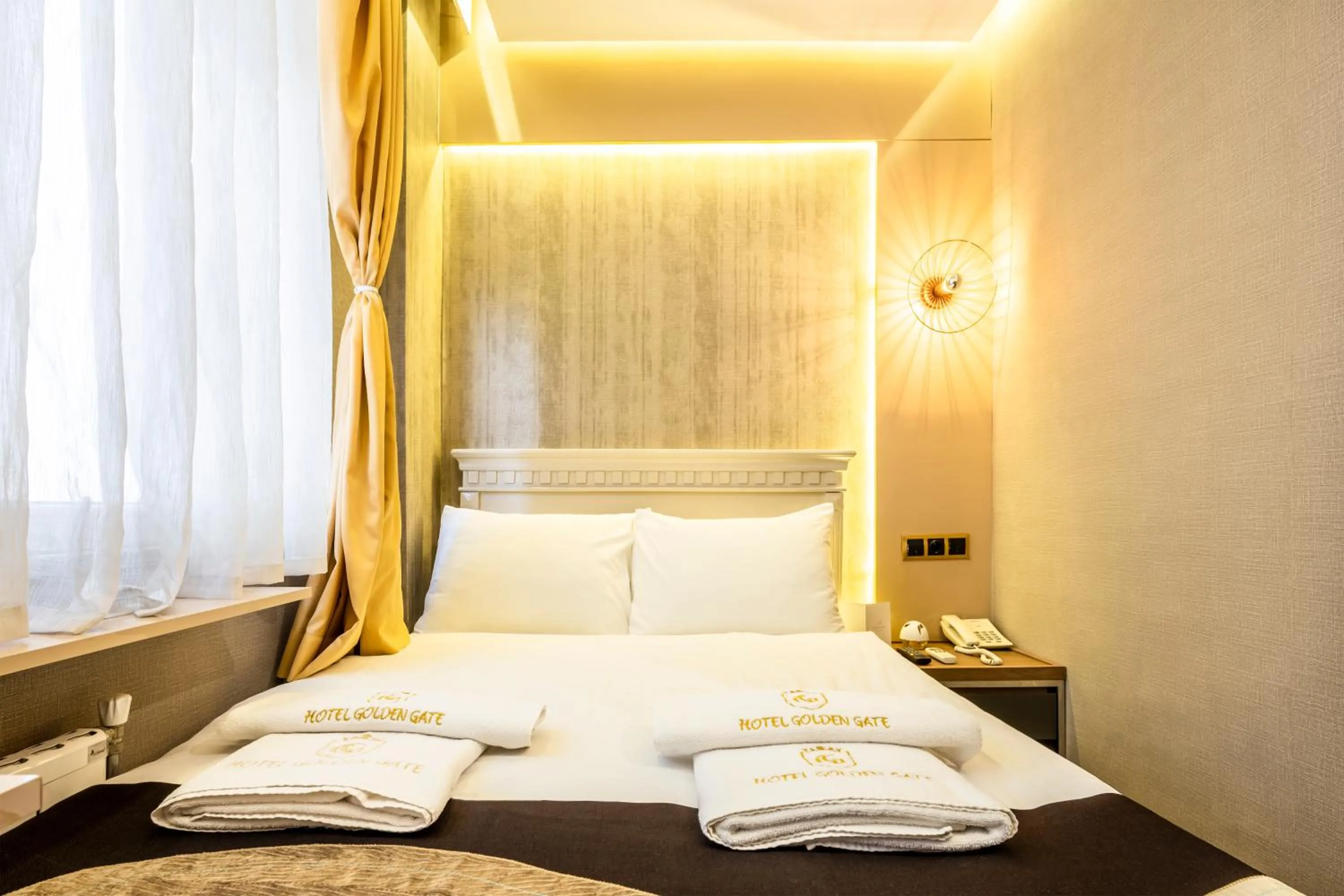 Bed in Golden Gate Hotel Topkapı