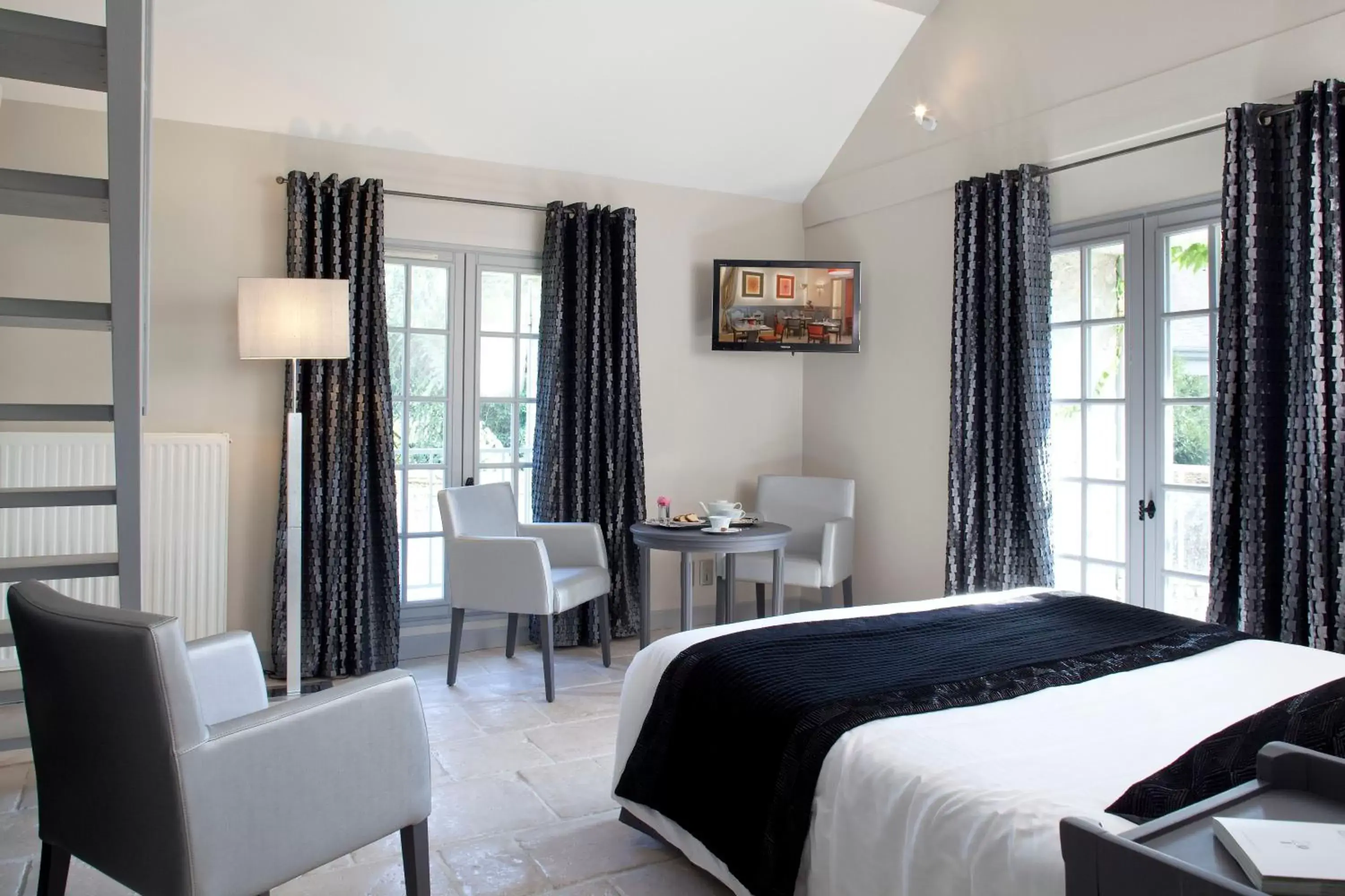 Deluxe Family Room in Hôtel Aux Vieux Remparts, The Originals Relais Deluxe Family Room in Hôtel Aux Vieux Remparts, The Originals Relais