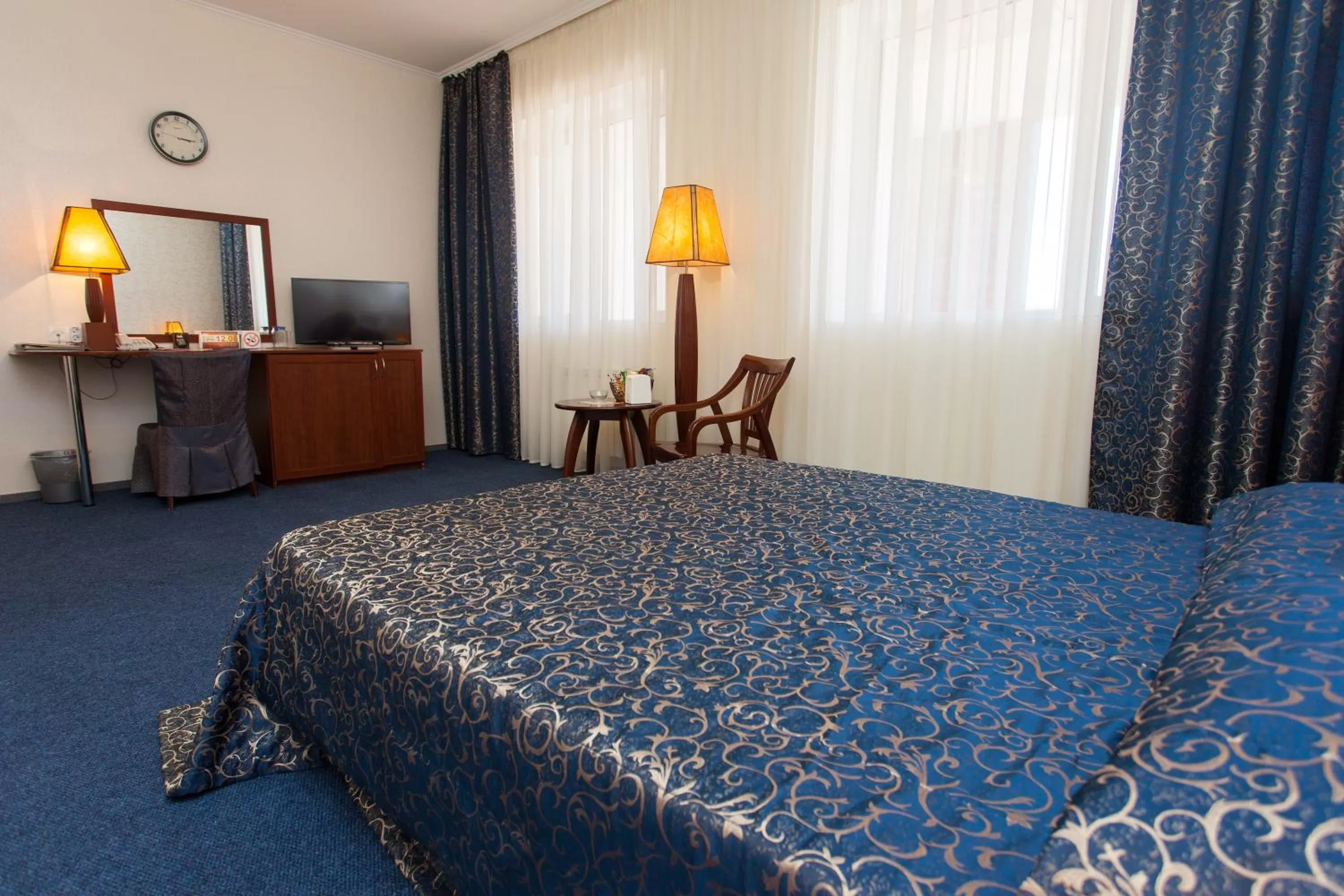 Living room, Bed in Rahat Hotel