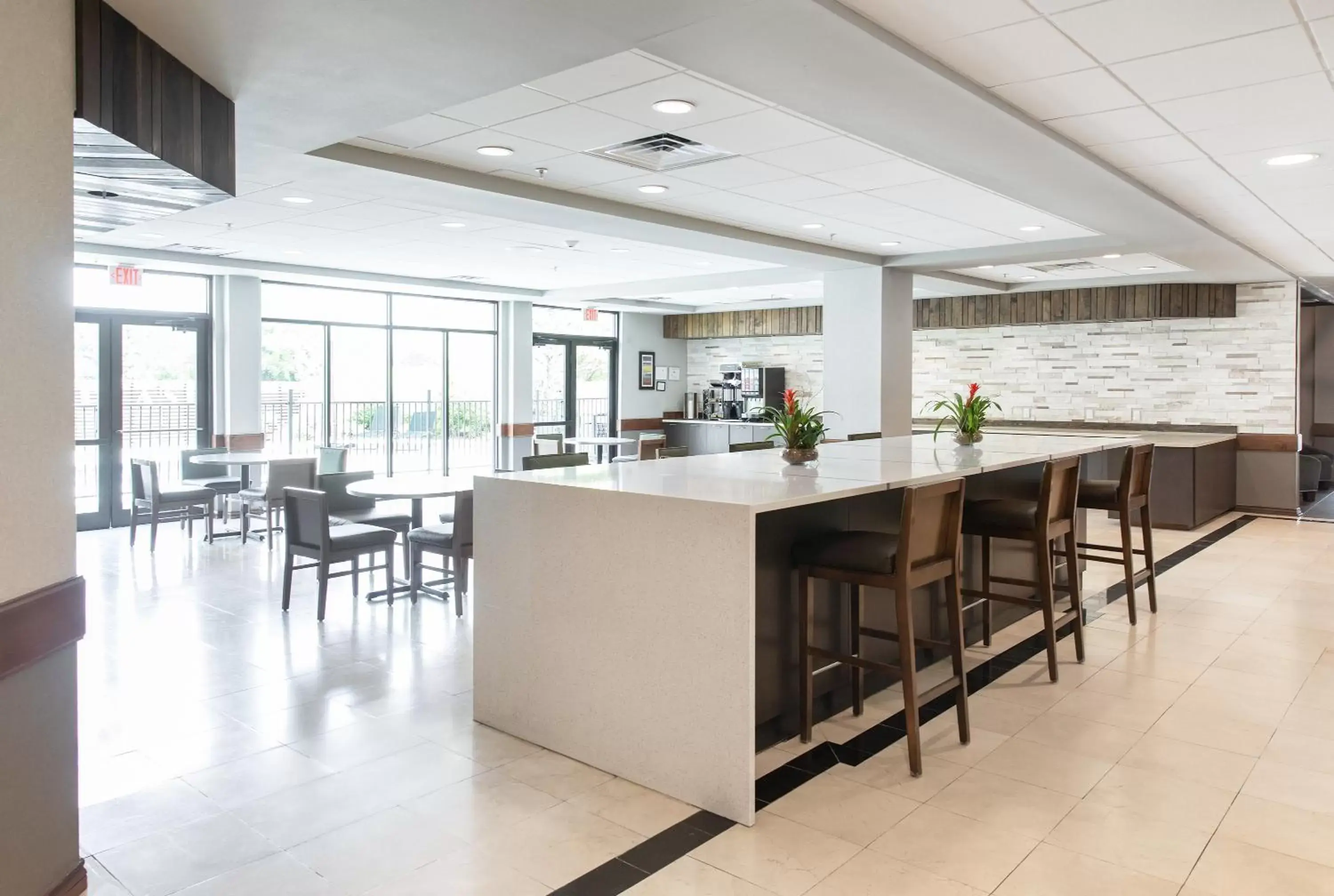 King Room with Bath Tub - Mobility/Hearing Accessible - Non-Smoking in Wingate by Wyndham and Williamson Conference Center King Room with Bath Tub - Mobility/Hearing Accessible - Non-Smoking in Wingate by Wyndham and Williamson Conference Center