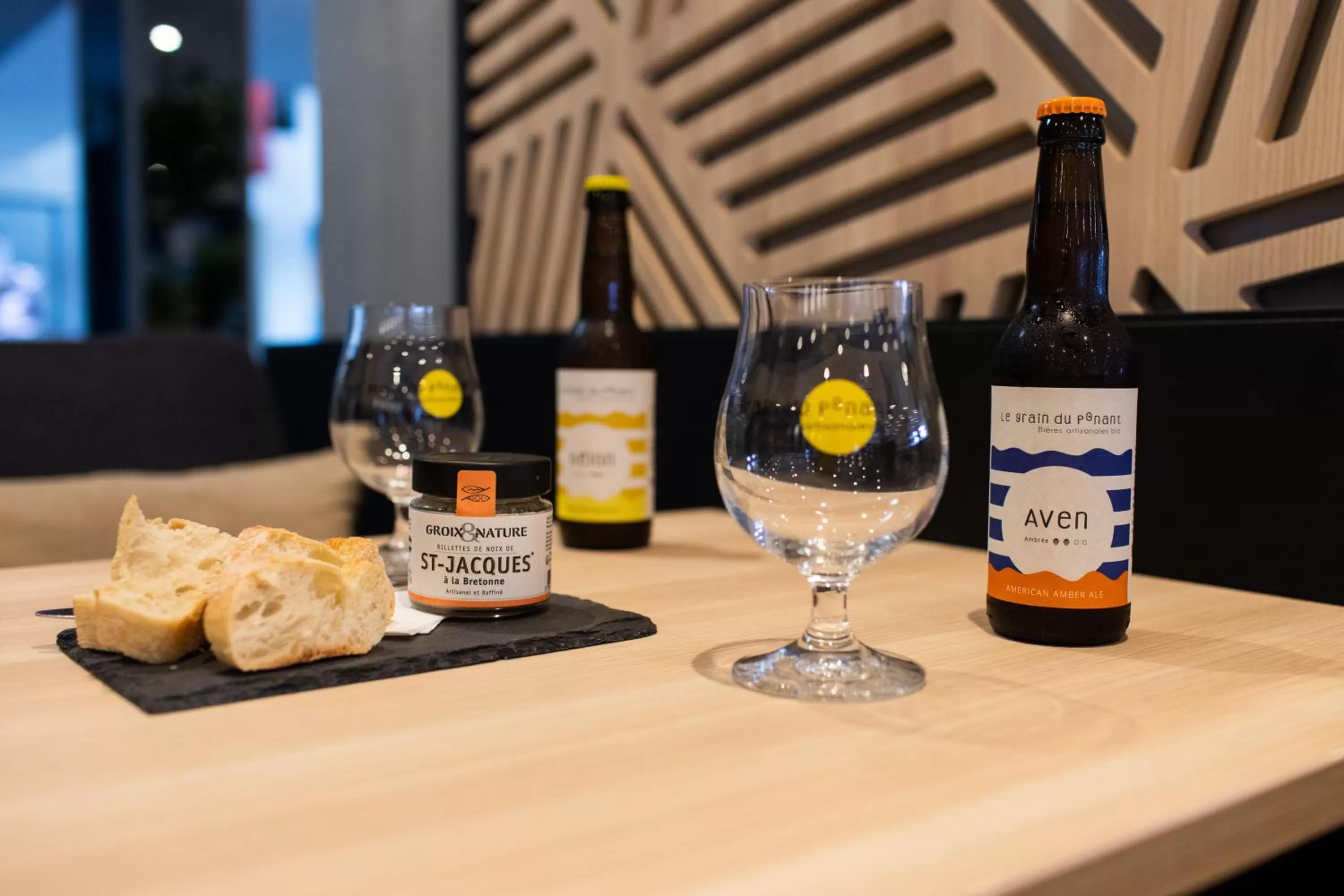 Lounge or bar in Mercure Lorient Centre