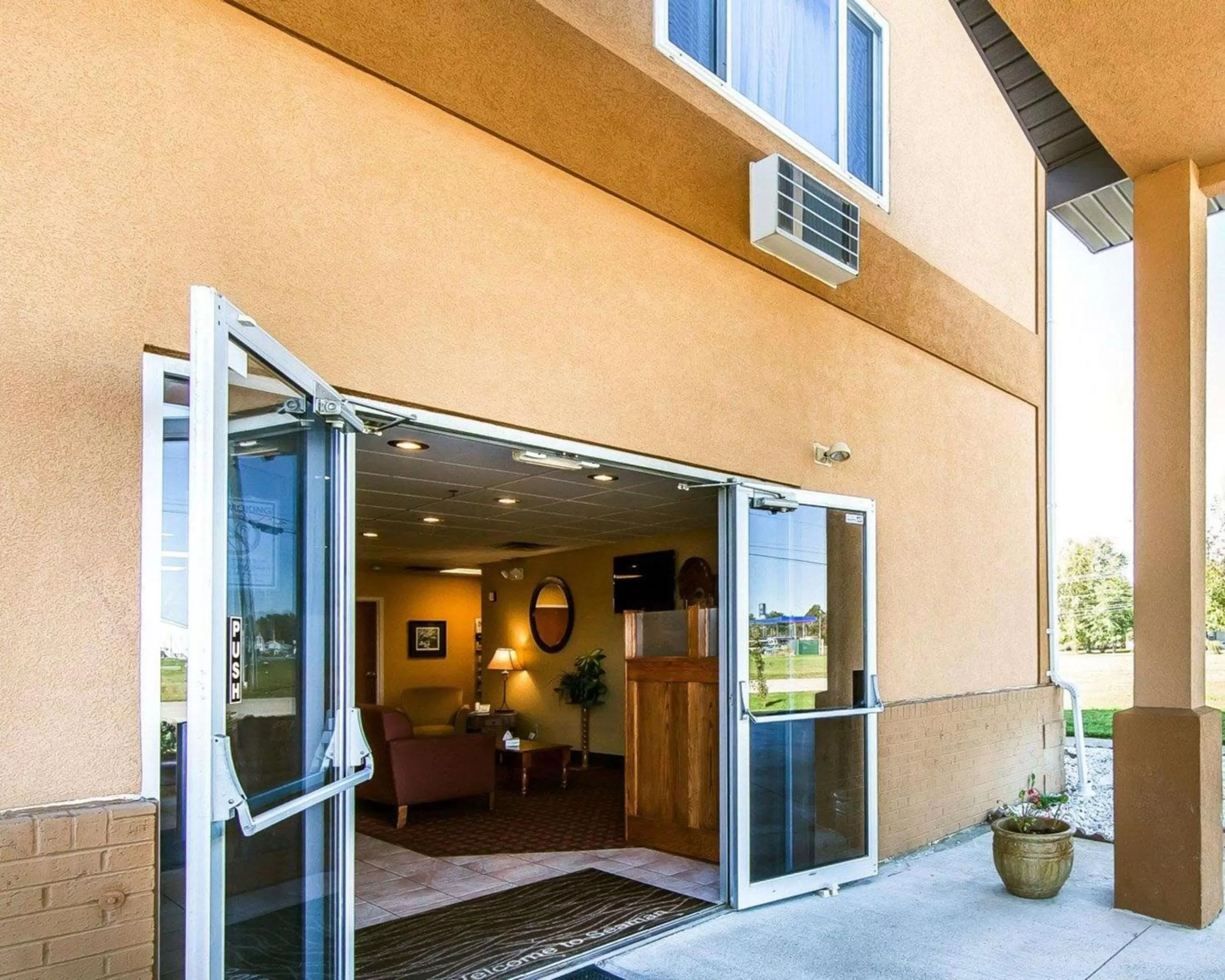 Property building in Quality Inn Seaman