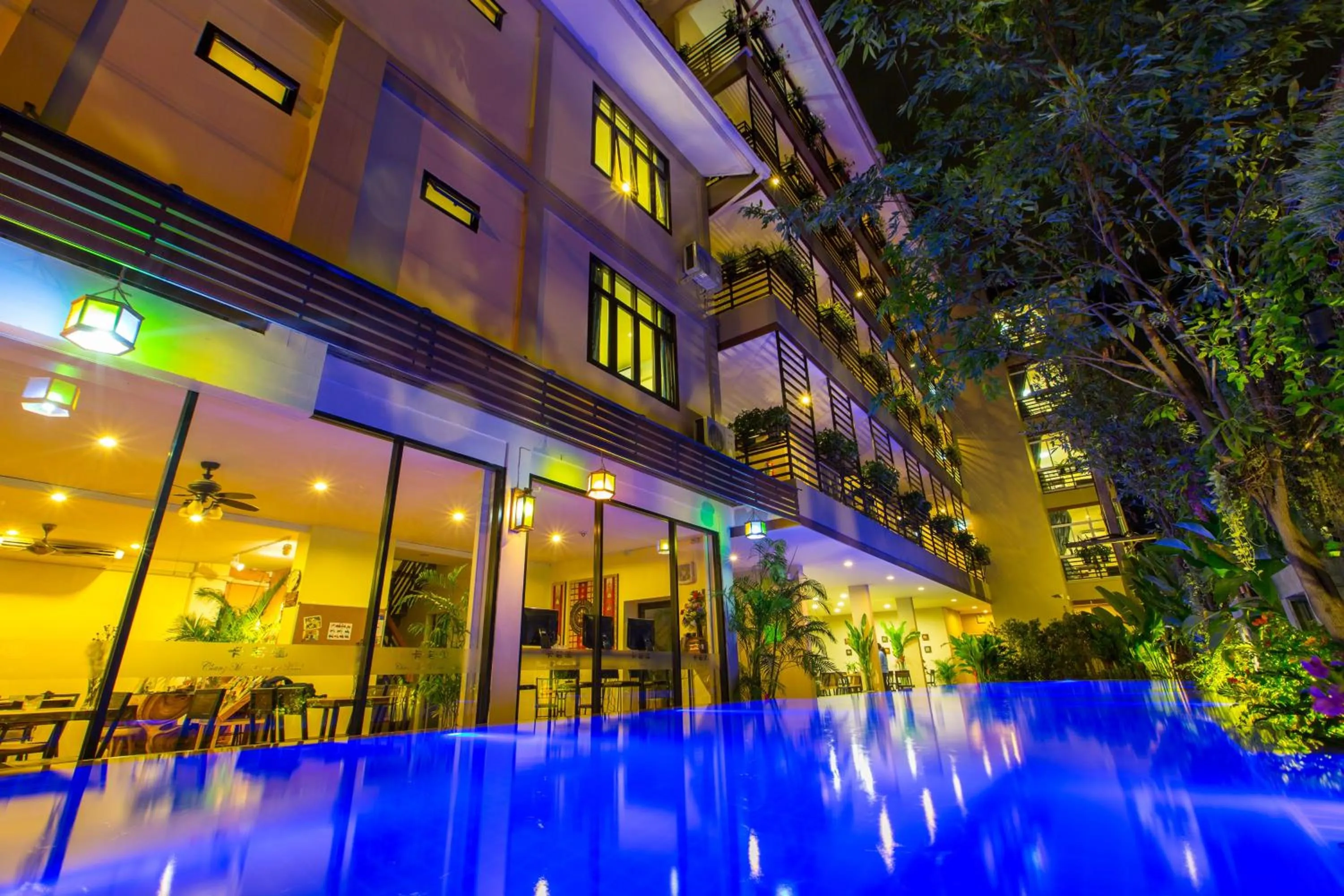 Swimming pool in Chiang Mai Waroros Boutique Hotel