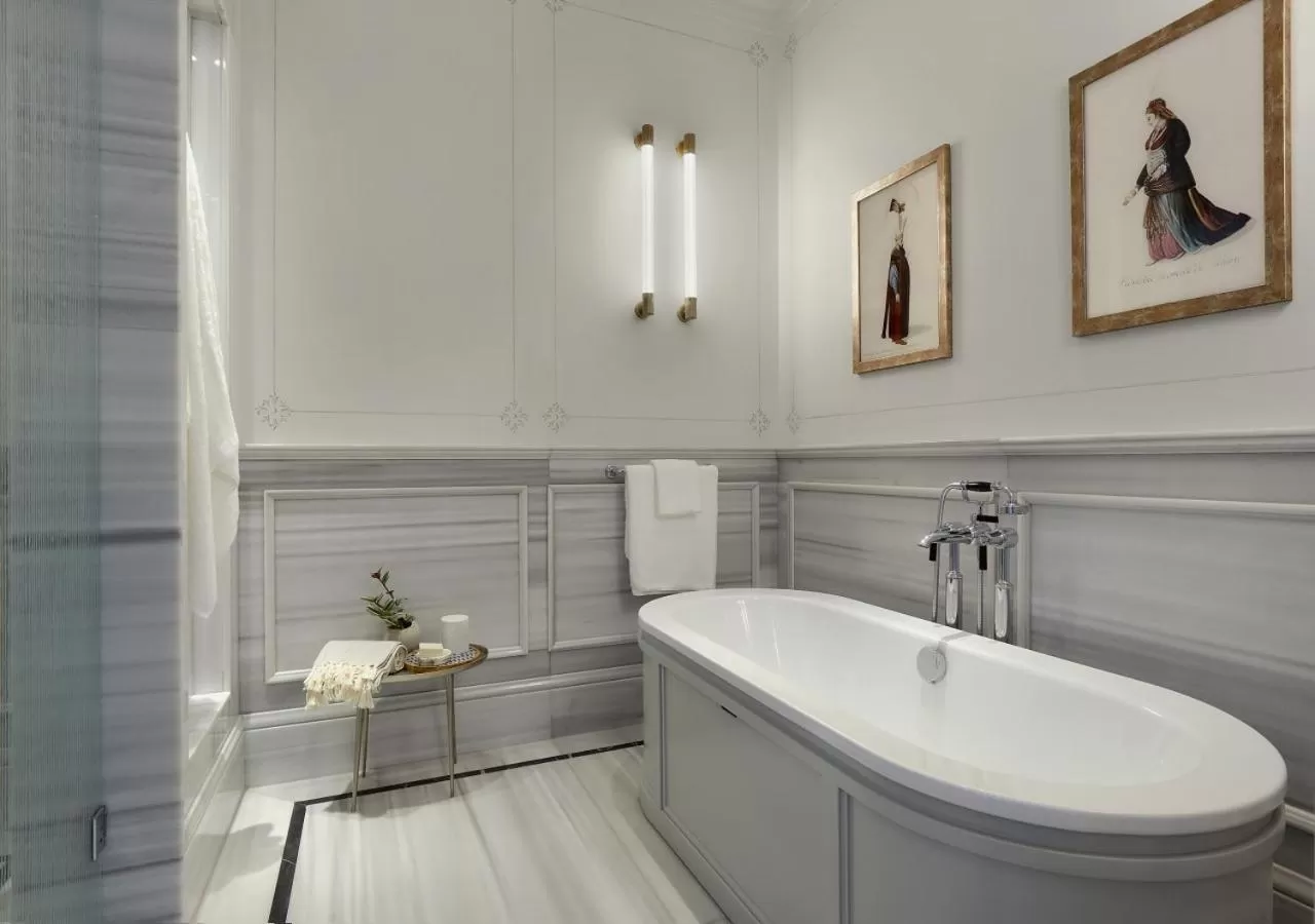 Bathroom in Six Senses Kocatas Mansions