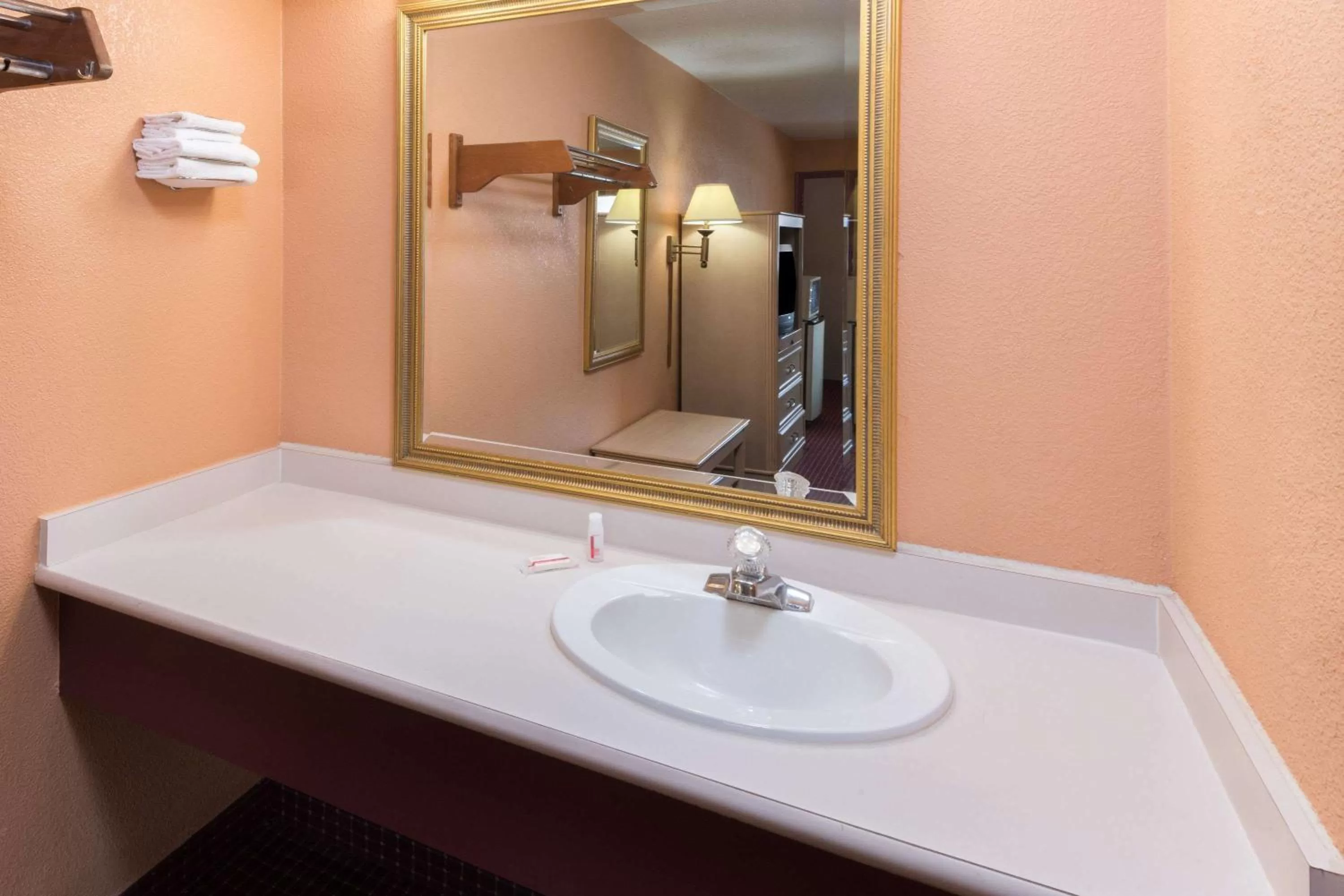 Photo of the whole room, Bathroom in Super 8 by Wyndham Strongsville/Cleveland