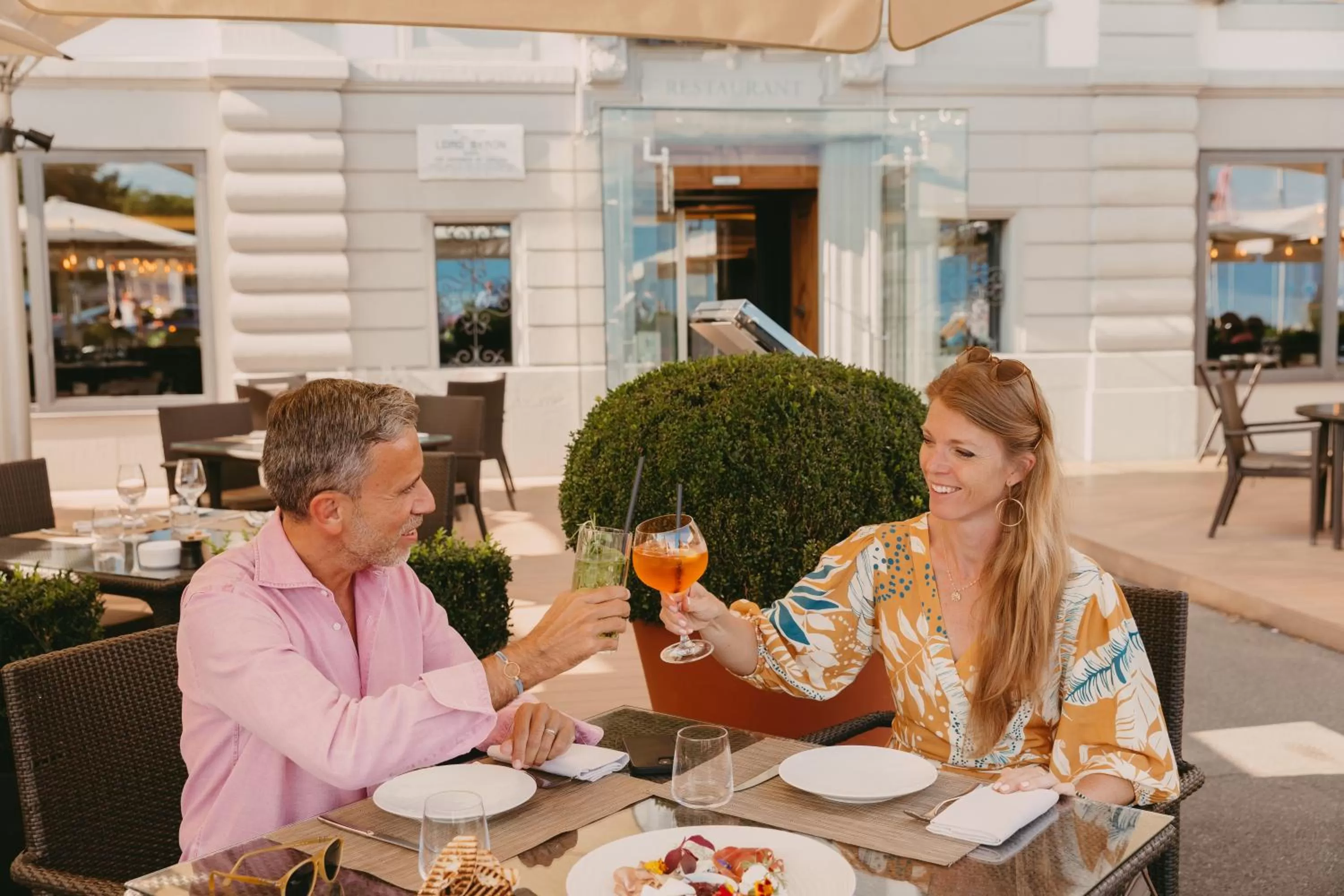 Restaurant/places to eat in Hotel Angleterre