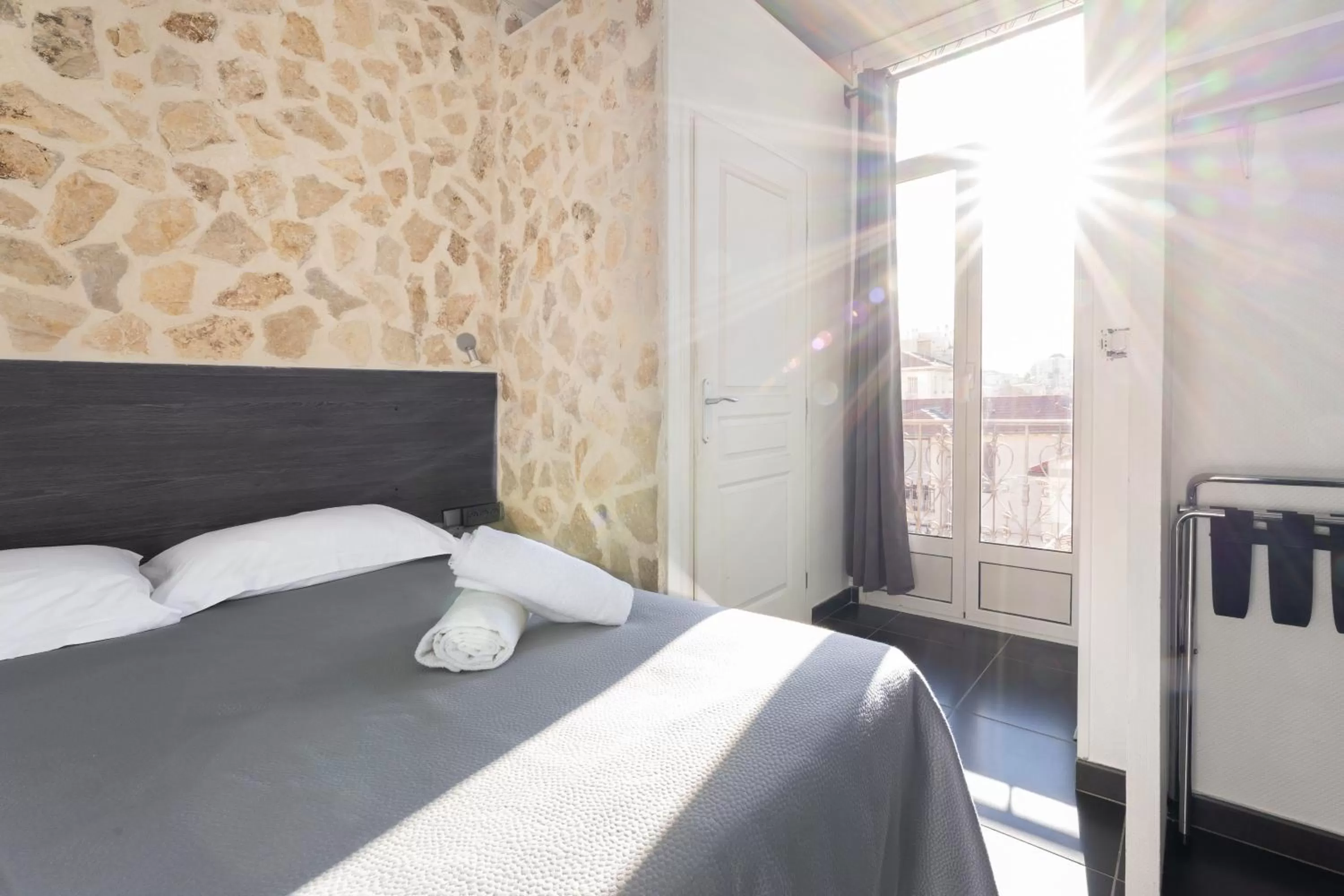 Bed in Hotel De Belgique à Menton