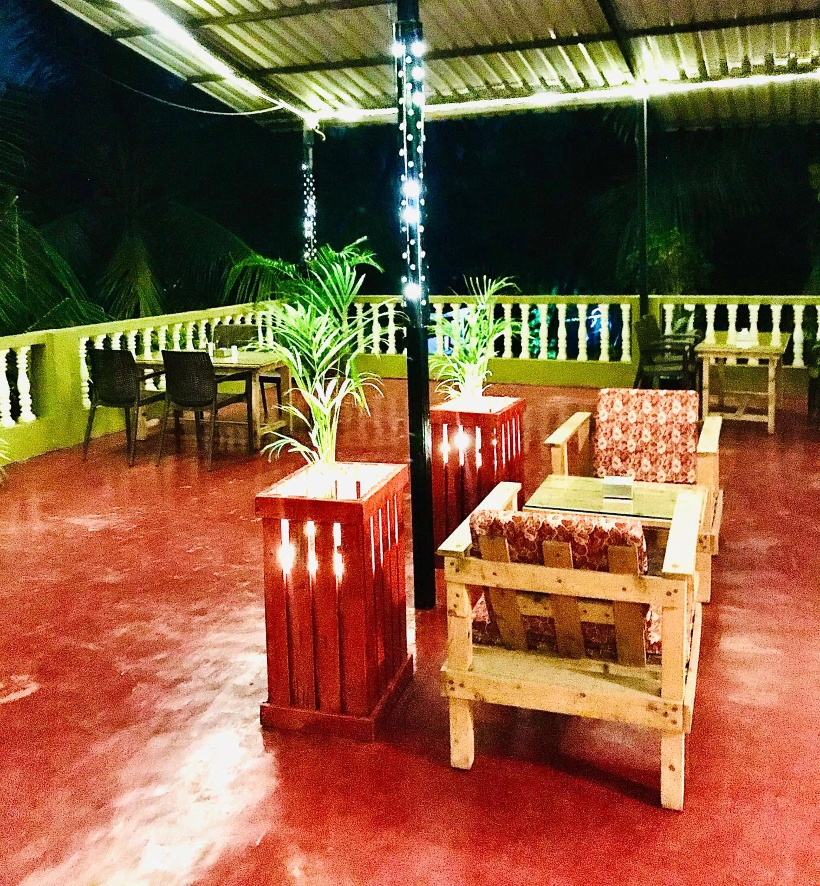 Night in LaligurasVilla Beachside Escape - 100m to Beach