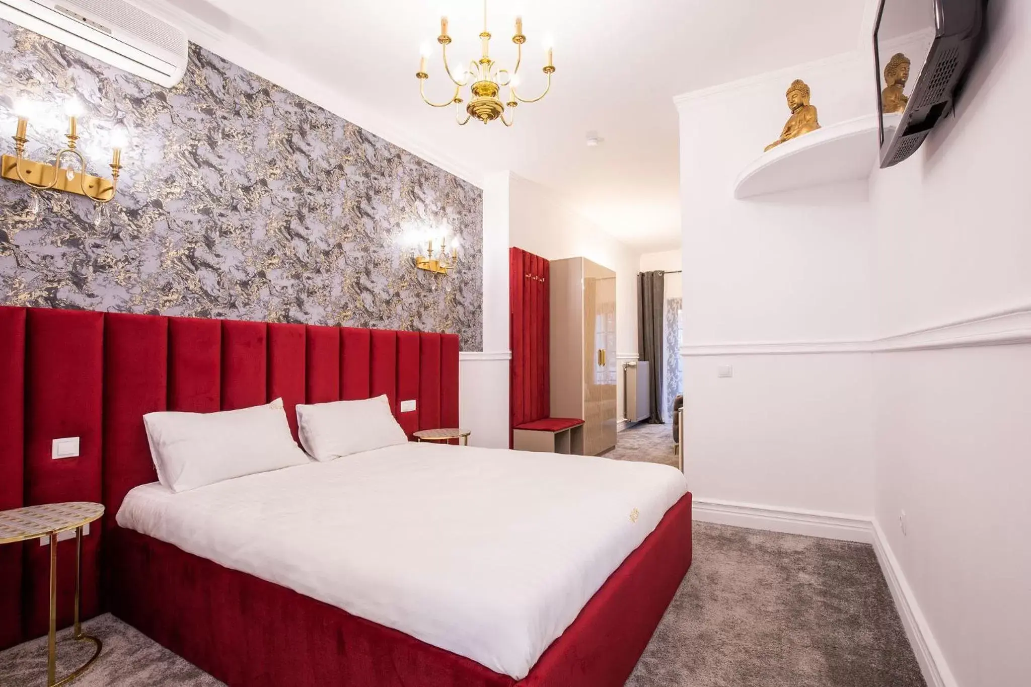 Deluxe Double Room (2 Adults + 1 Child) in Hotel Vila Central Boutique Satu Mare Deluxe Double Room (2 Adults + 1 Child) in Hotel Vila Central Boutique Satu Mare