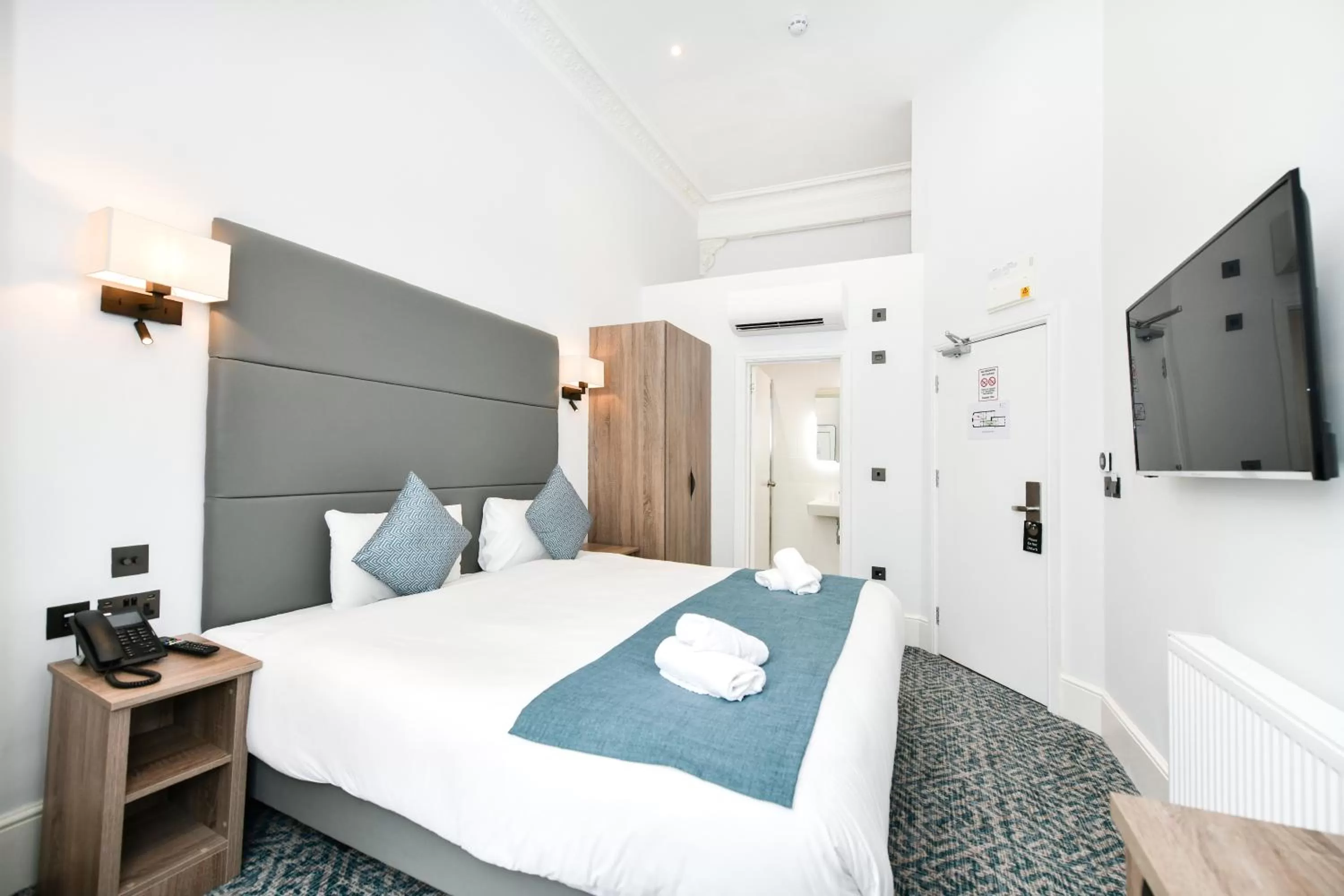 Bedroom, Bed in The J Hyde Park - A Park Avenue Hotel