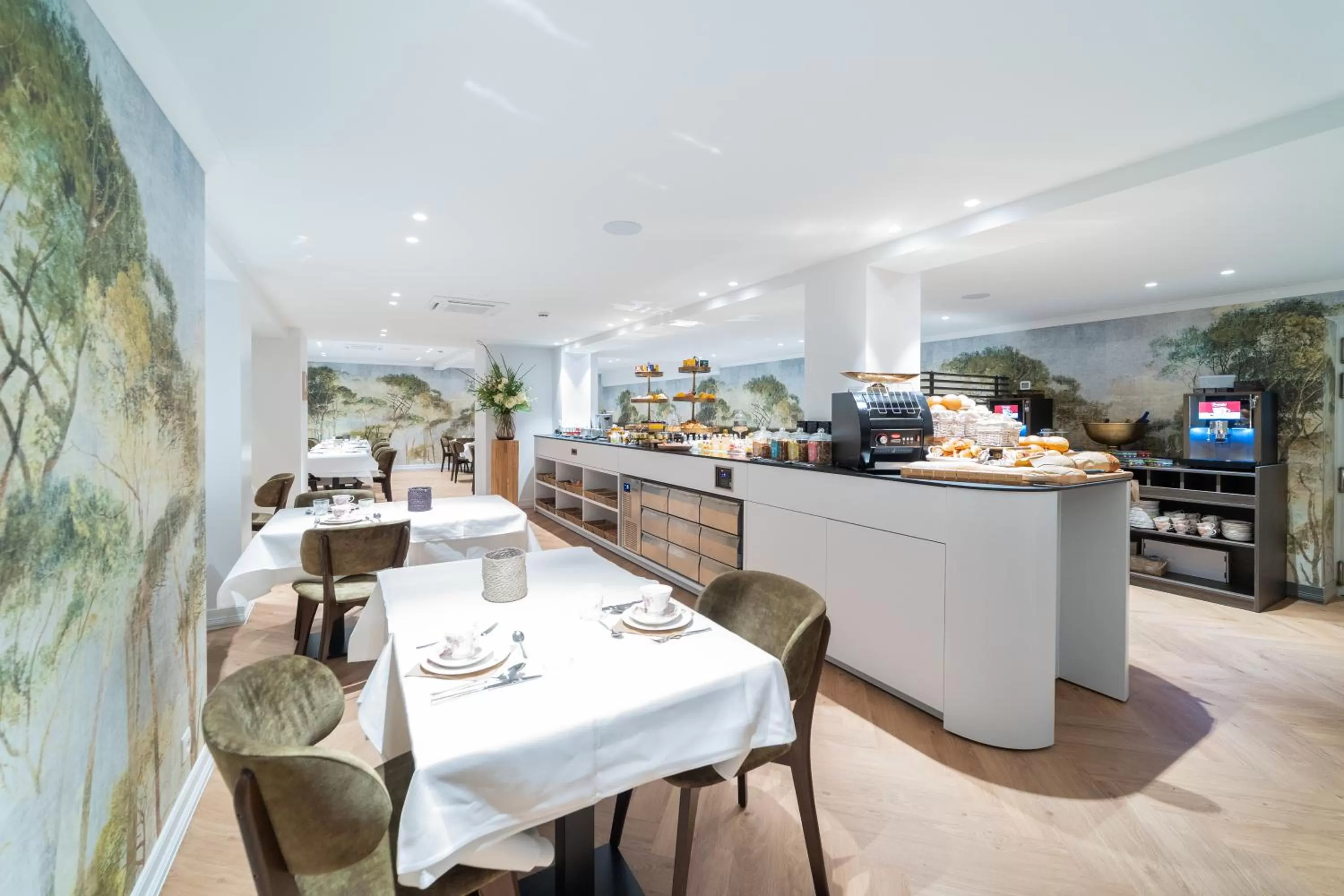 Restaurant/places to eat in Grand Hotel Normandy by CW Hotel Collection