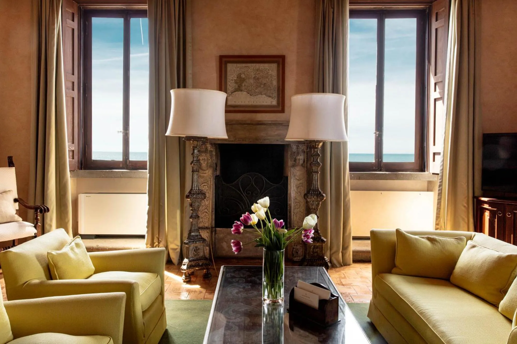 Living room in La Posta Vecchia Hotel