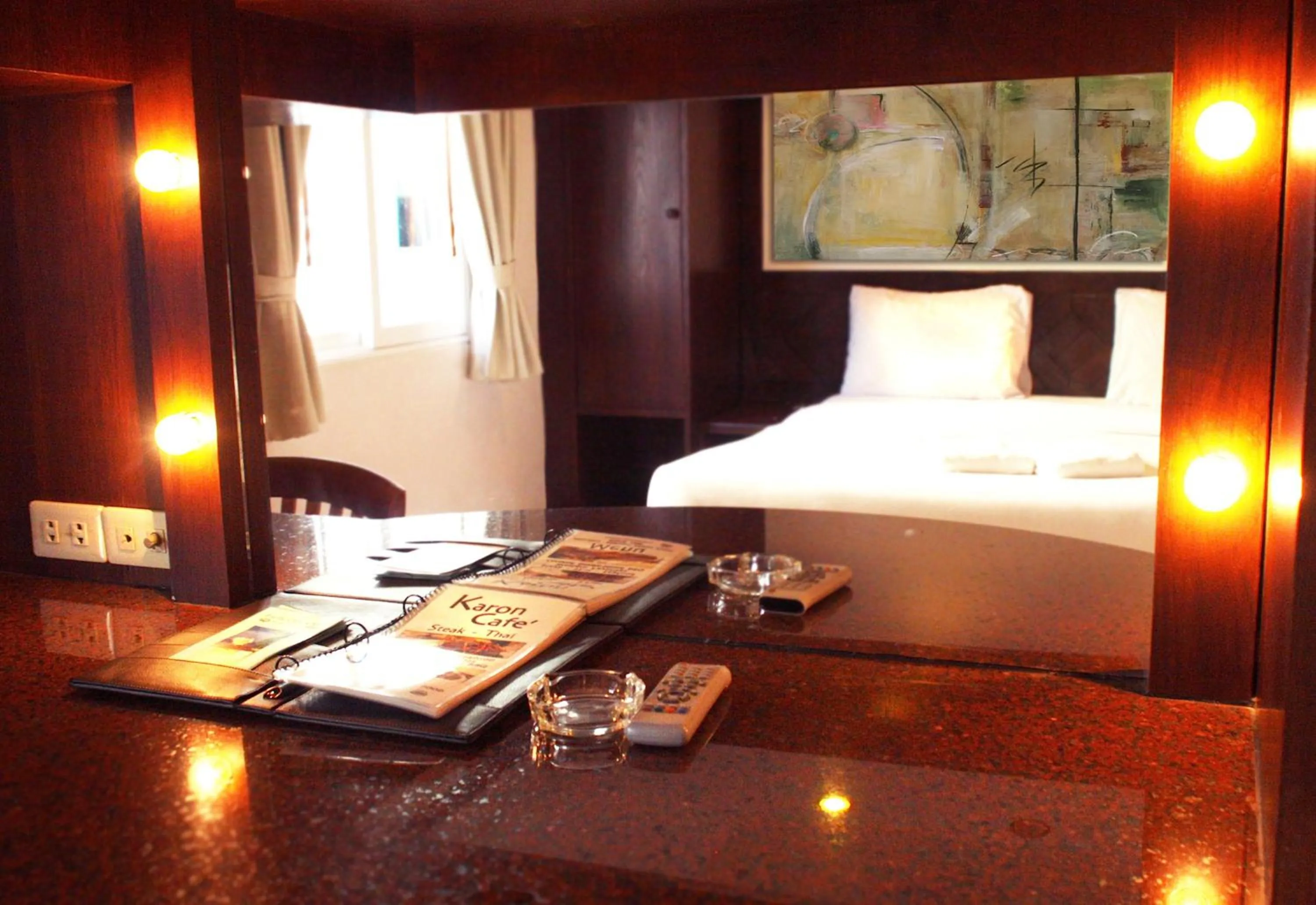 Photo of the whole room, Bed in Karon Cafe Inn