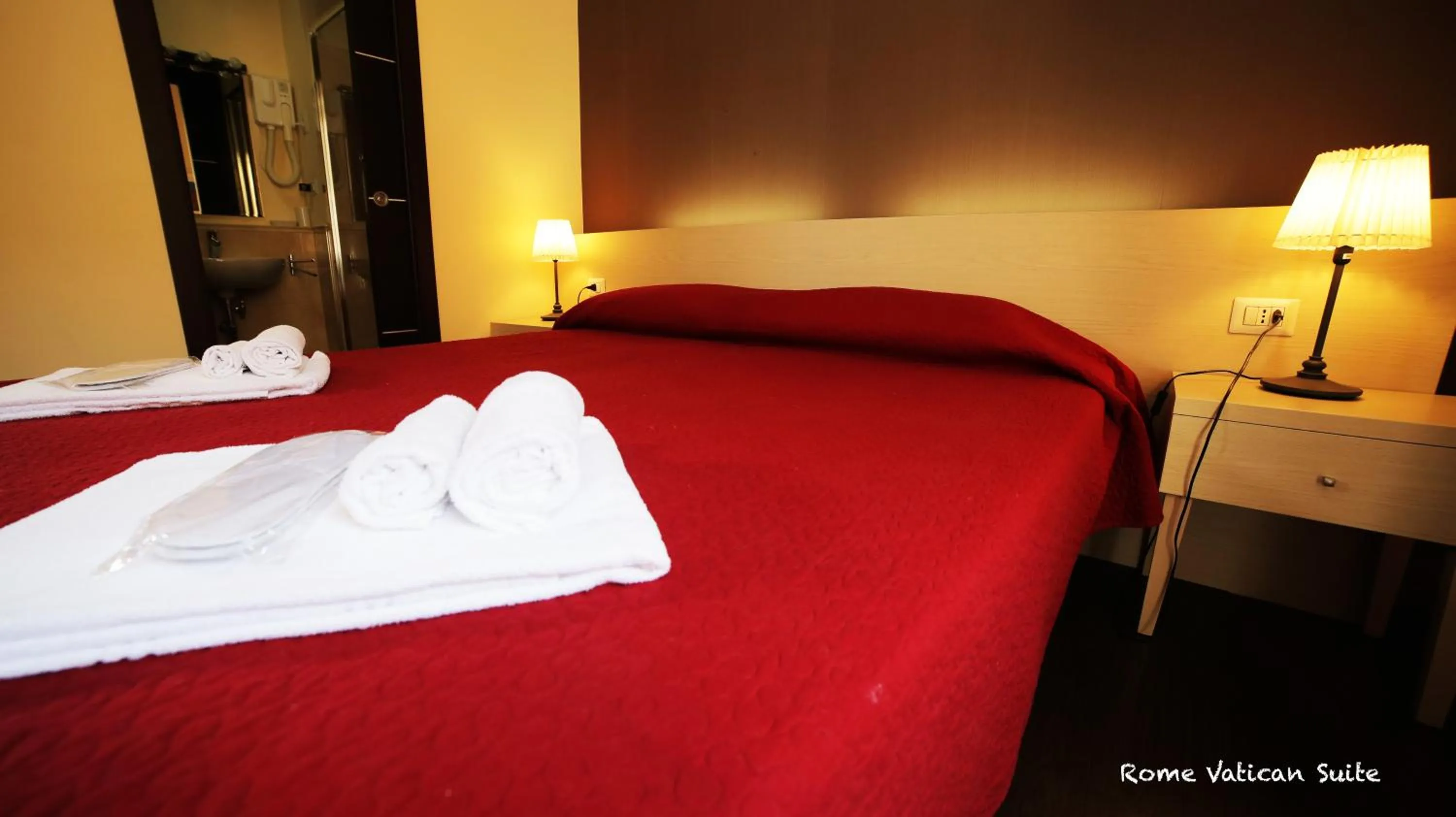 Coffee/tea facilities, Bed in Rome Vatican Suite