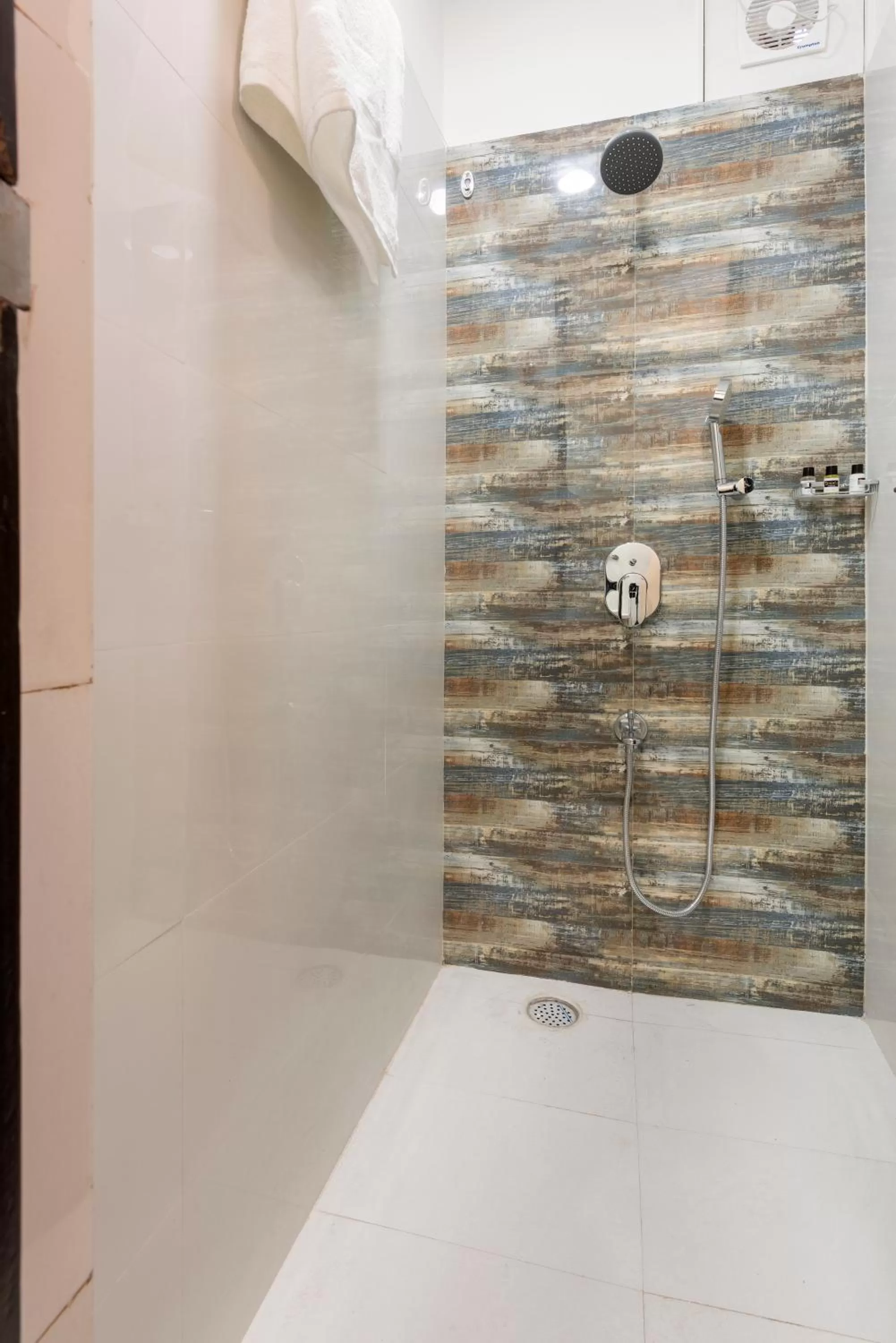 Bathroom in House of Backpackers