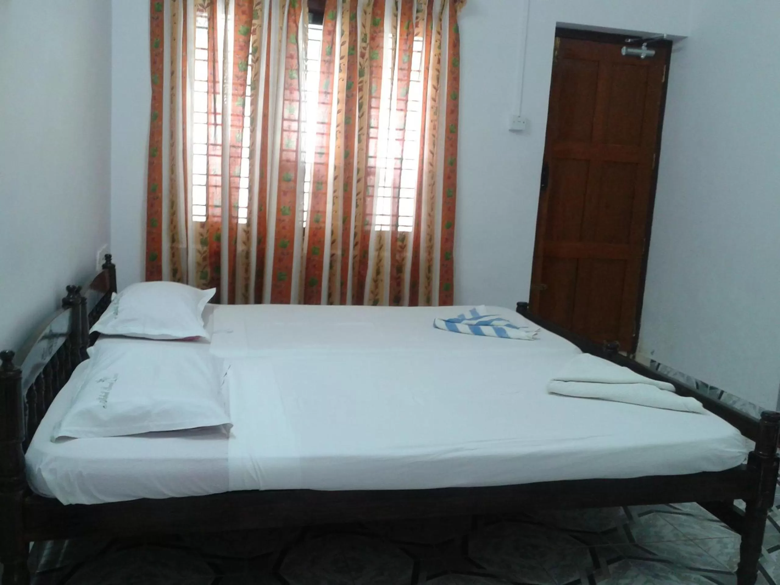 Deluxe Double Room with Pool View in Raja Park Beach Resort