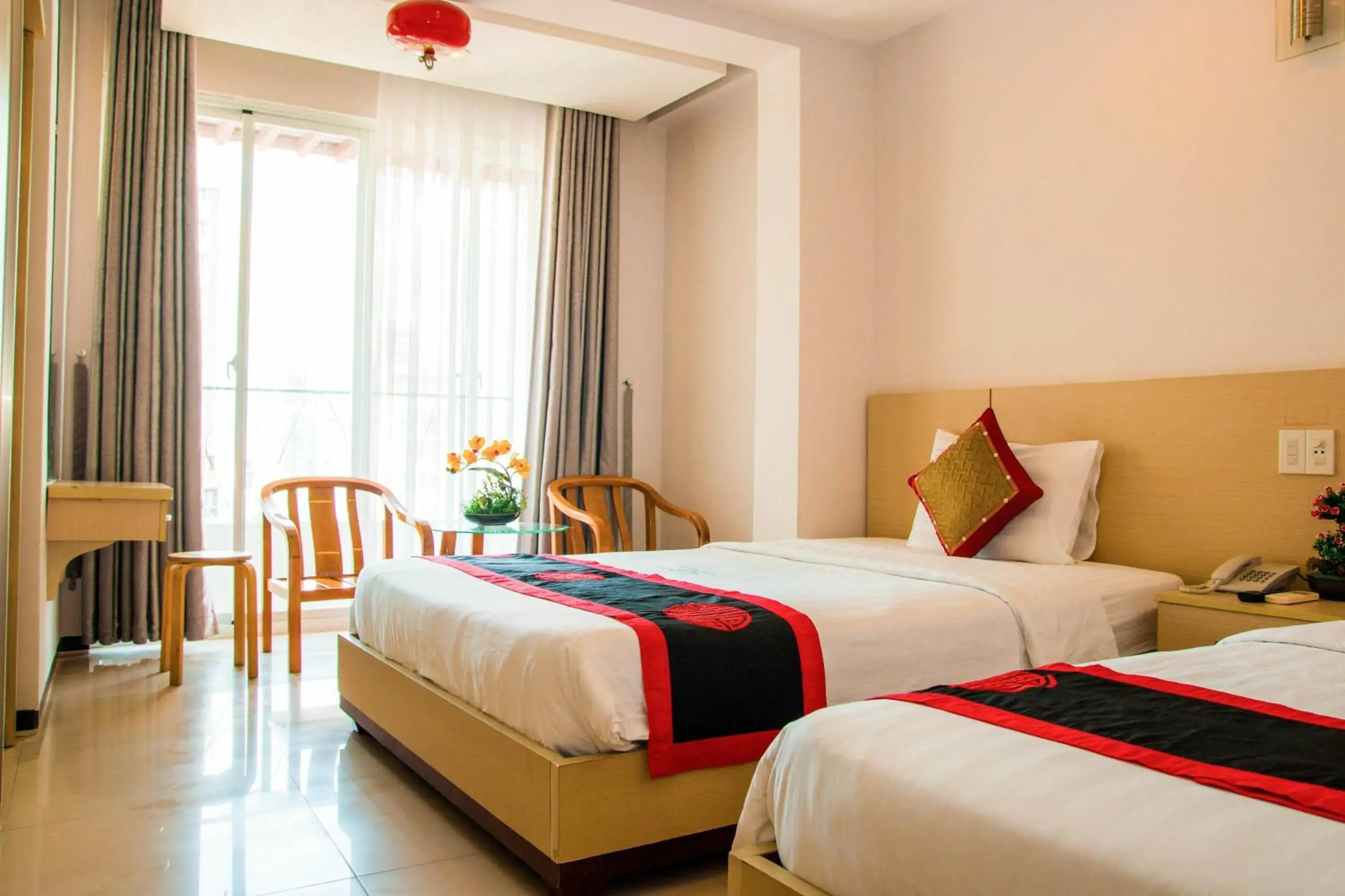 Triple Room with City View in Le Duong Hotel Triple Room with City View in Le Duong Hotel