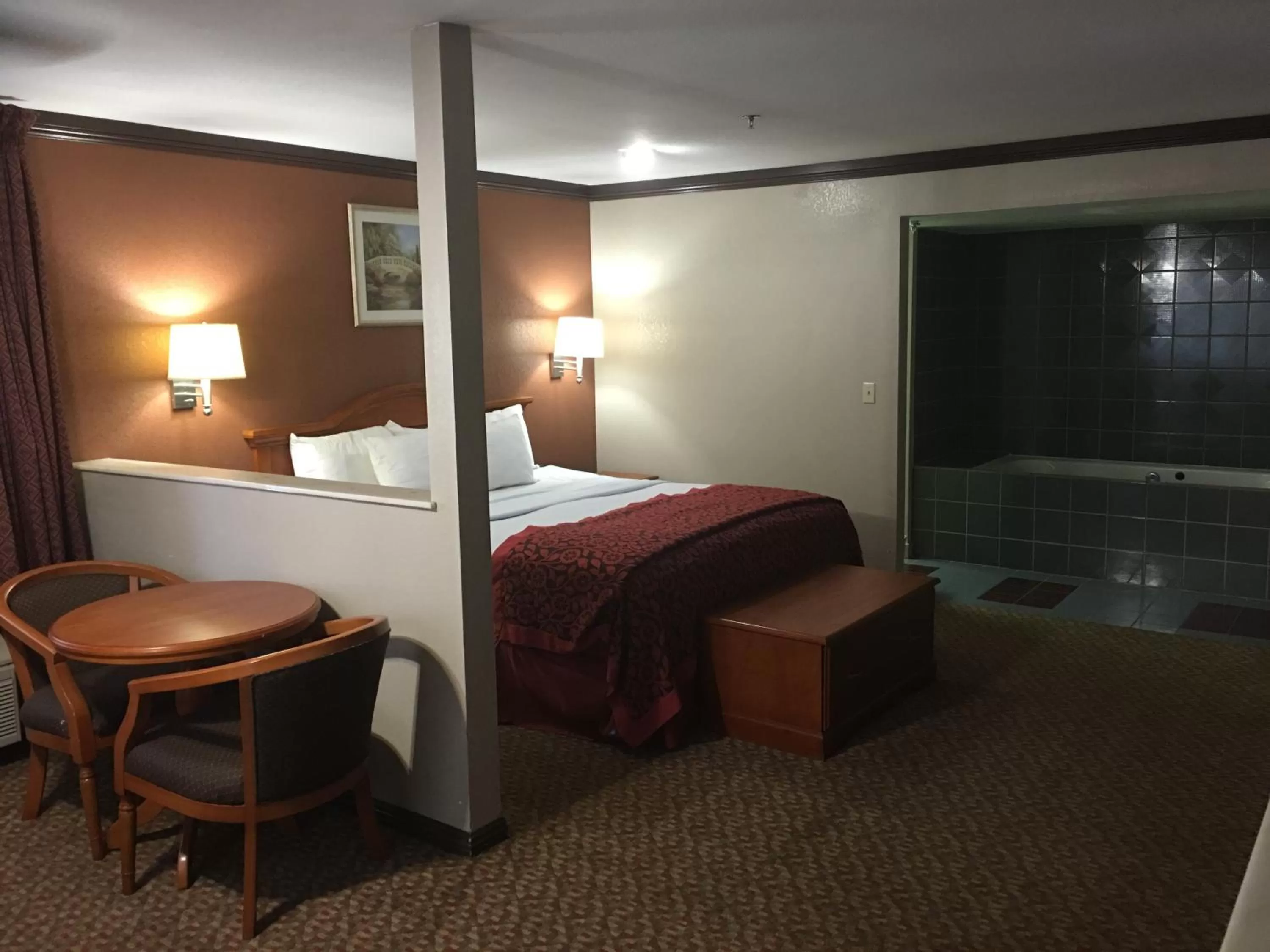 Bed in Days Inn by Wyndham Bishop