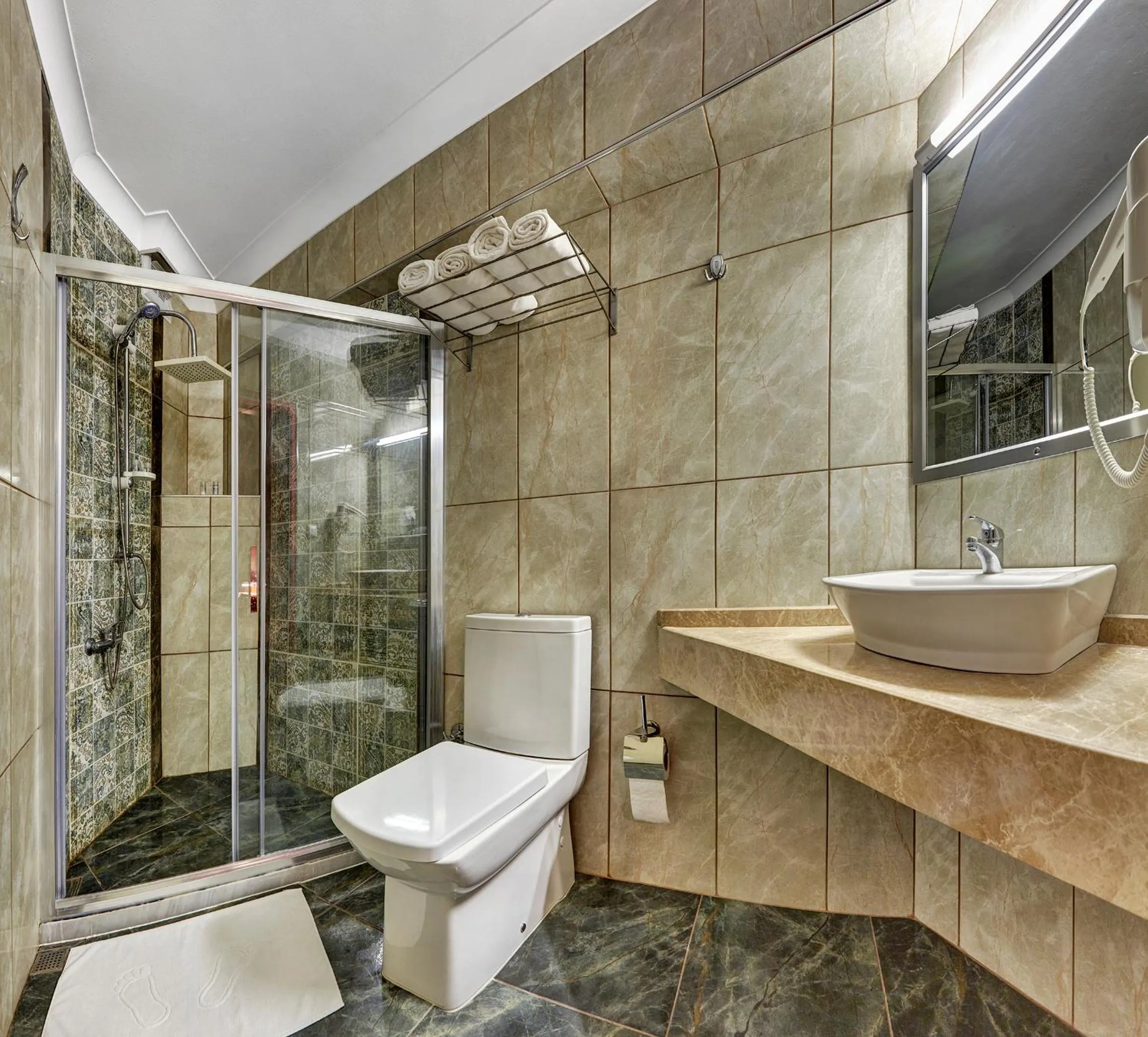 Shower in Hotel Billurcu