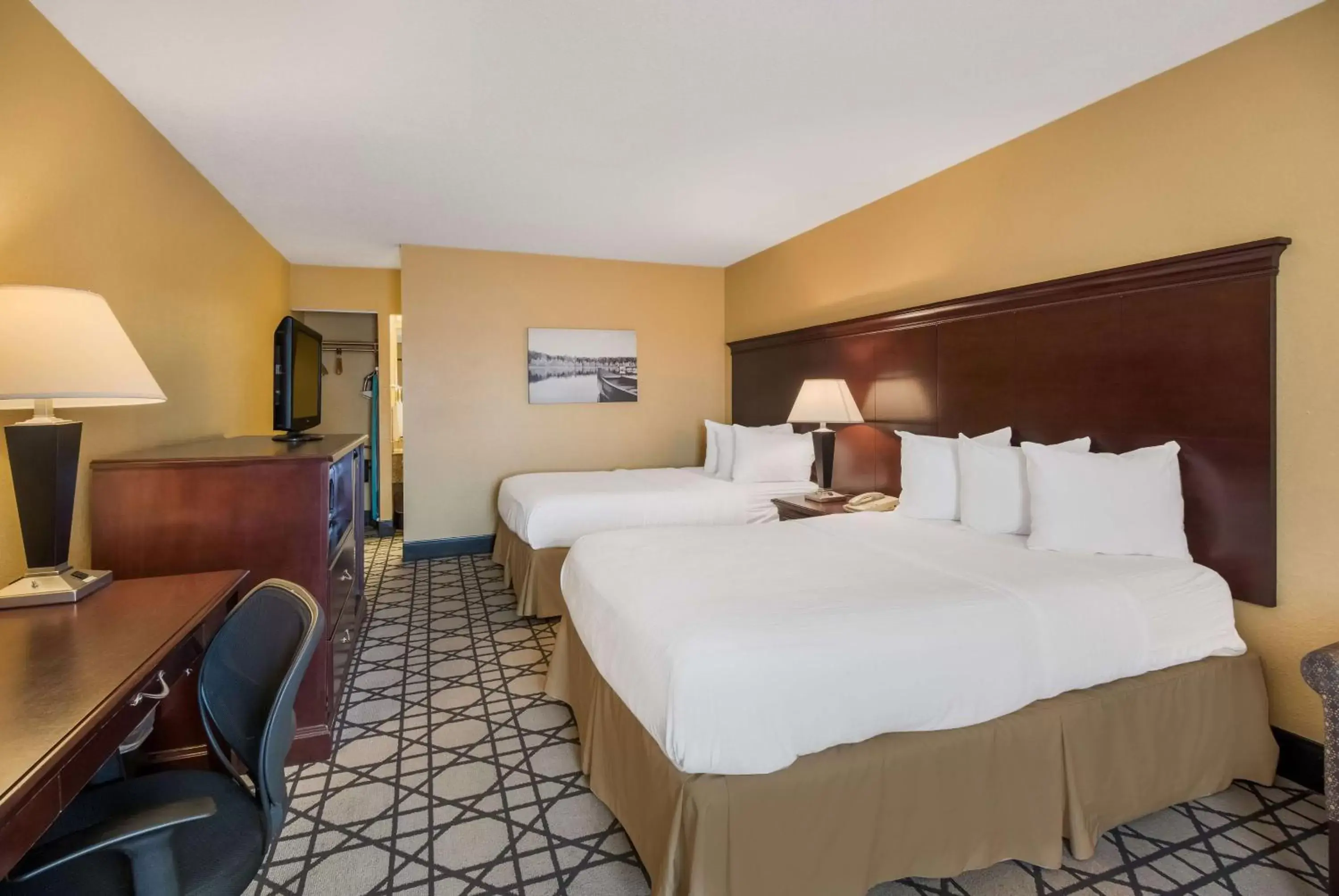 Double Room with Two Double Beds - Disability Access/Non-Smoking in Best Western University Inn Double Room with Two Double Beds - Disability Access/Non-Smoking in Best Western University Inn