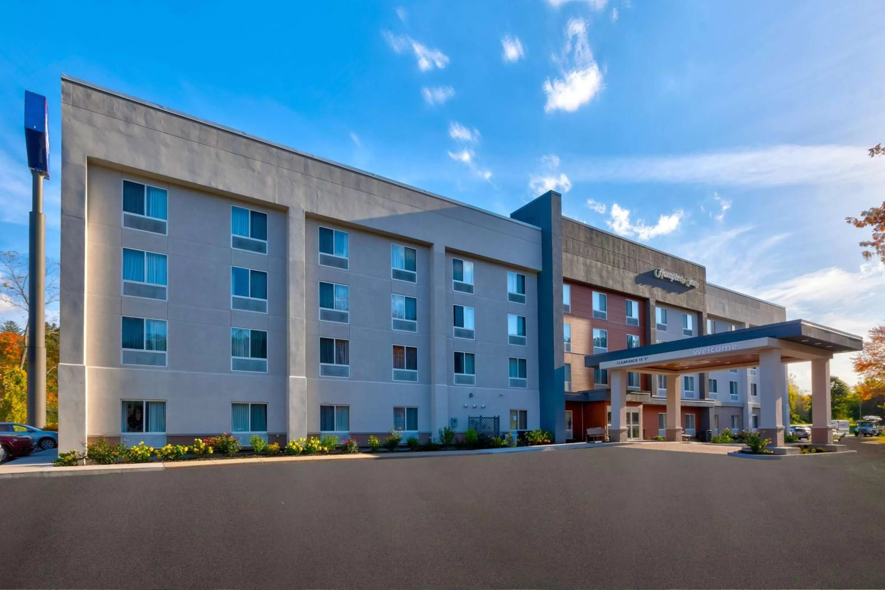 Property building in Hampton Inn Waterbury