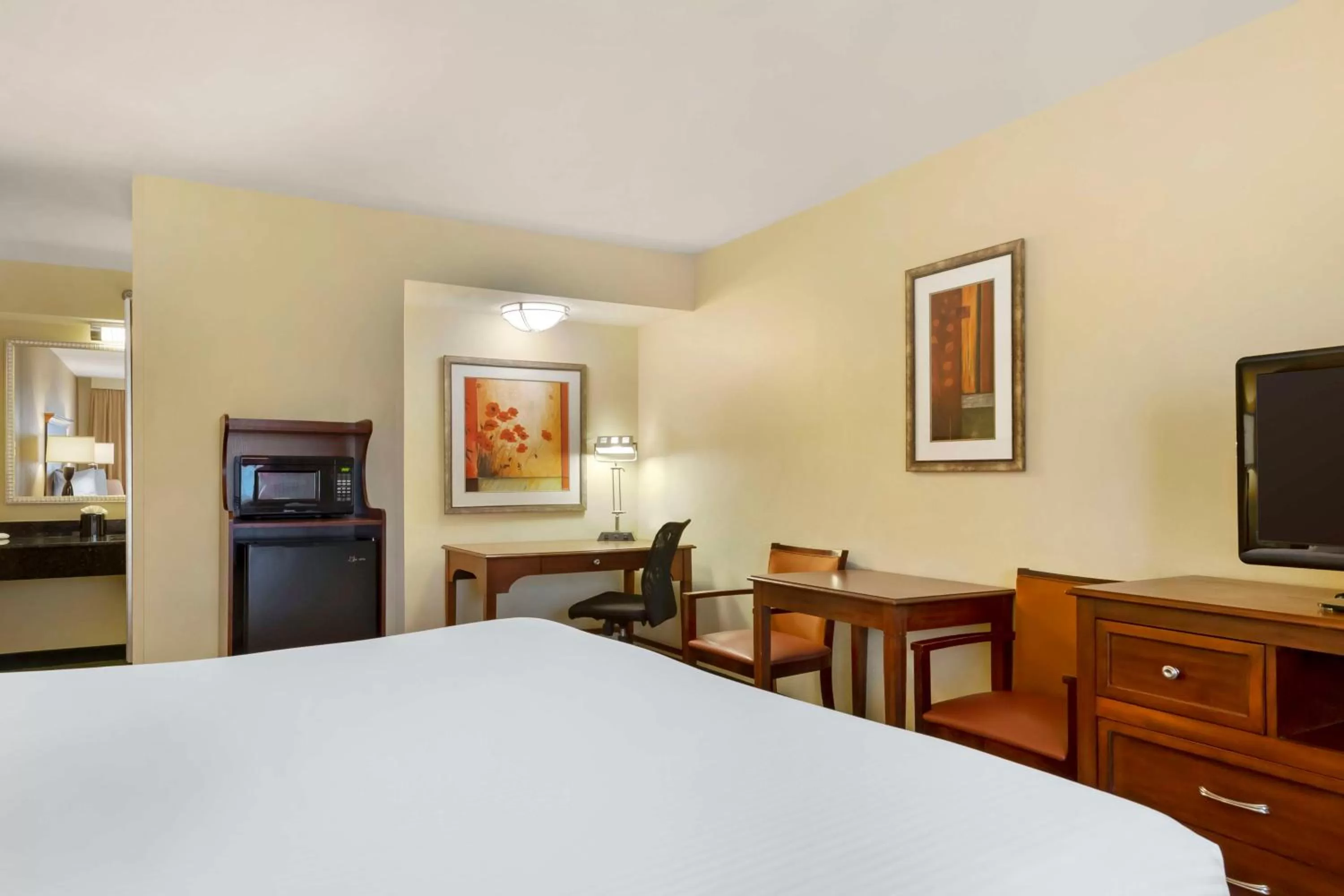 Bedroom, Bed in Best Western McAllen Medical Center