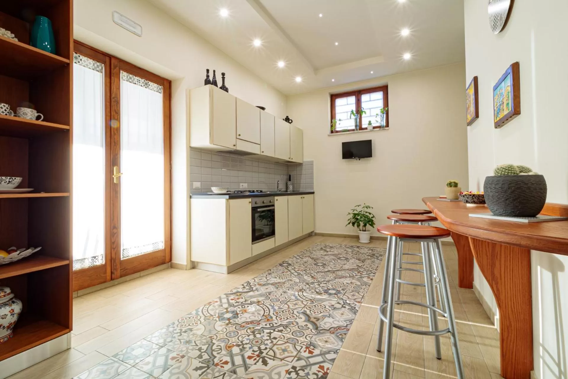 Communal kitchen in Nolana '86