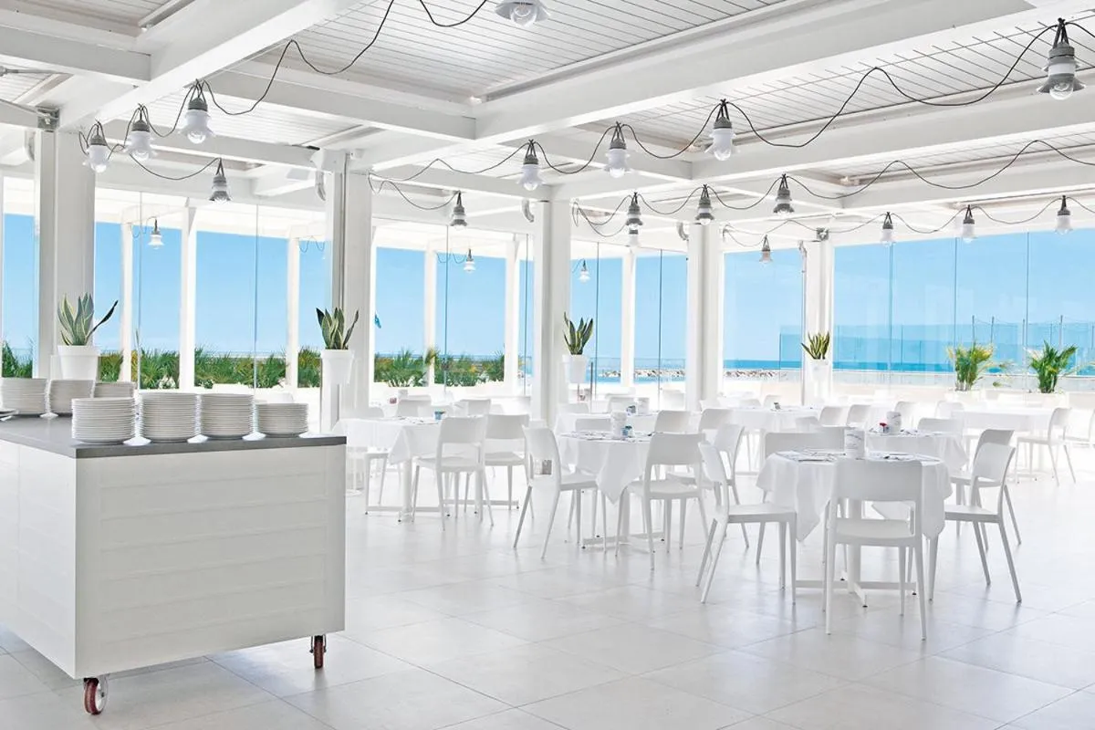 Restaurant/places to eat in Nautilus Family Hotel