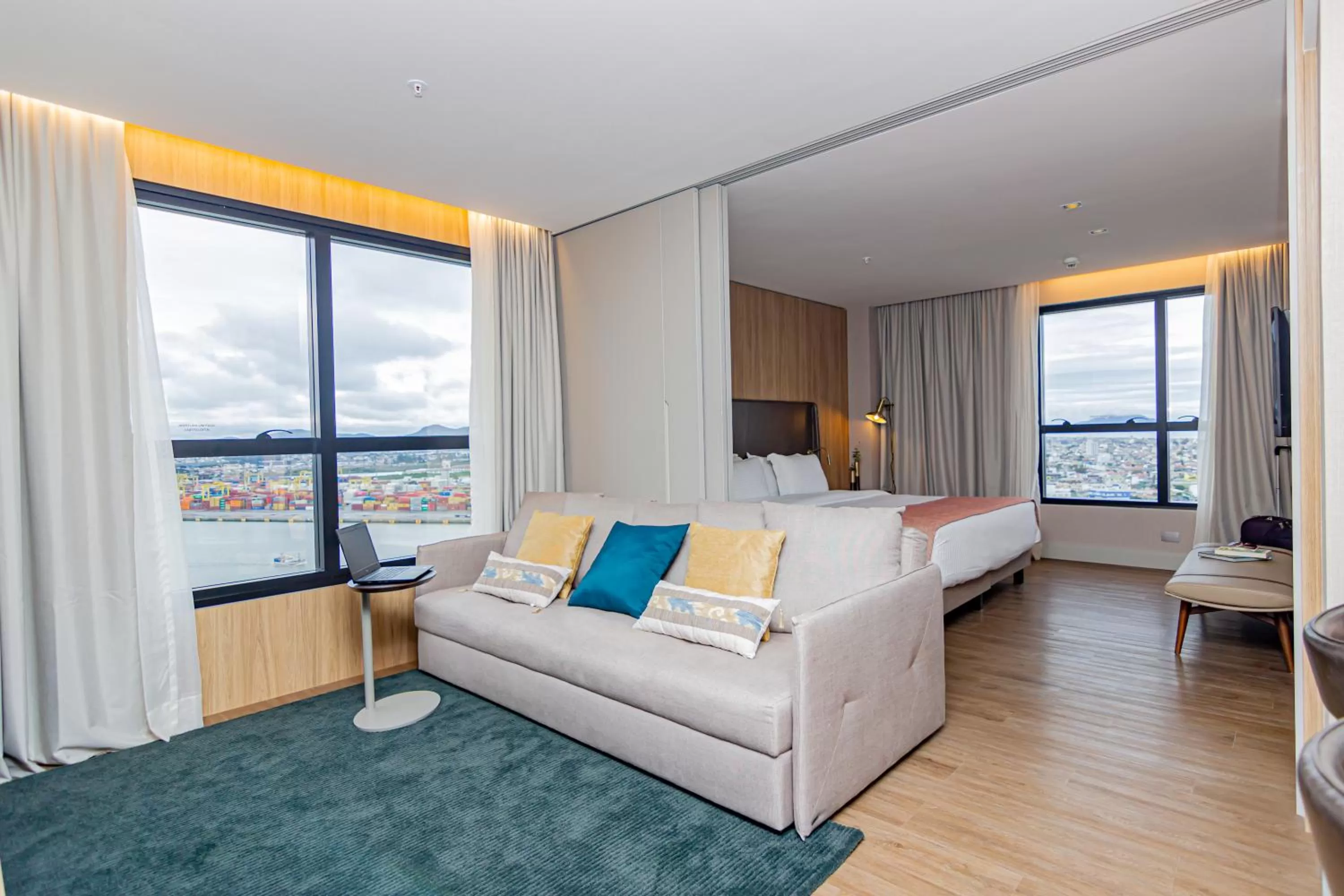 Photo of the whole room in Mercure Itajai Navegantes