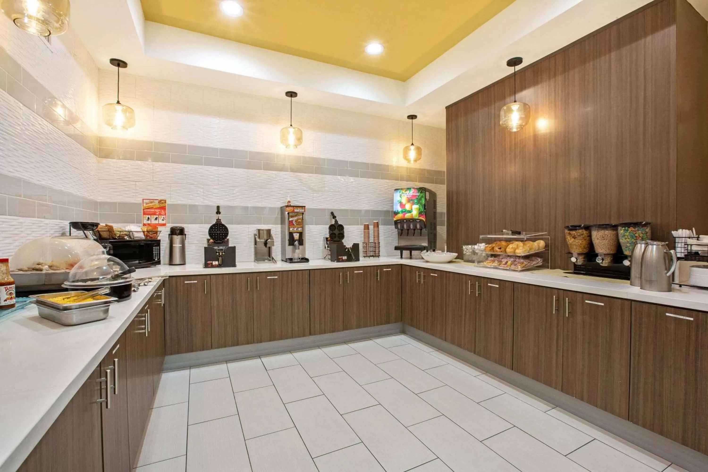 Restaurant/places to eat in La Quinta by Wyndham NE Long Beach/Cypress